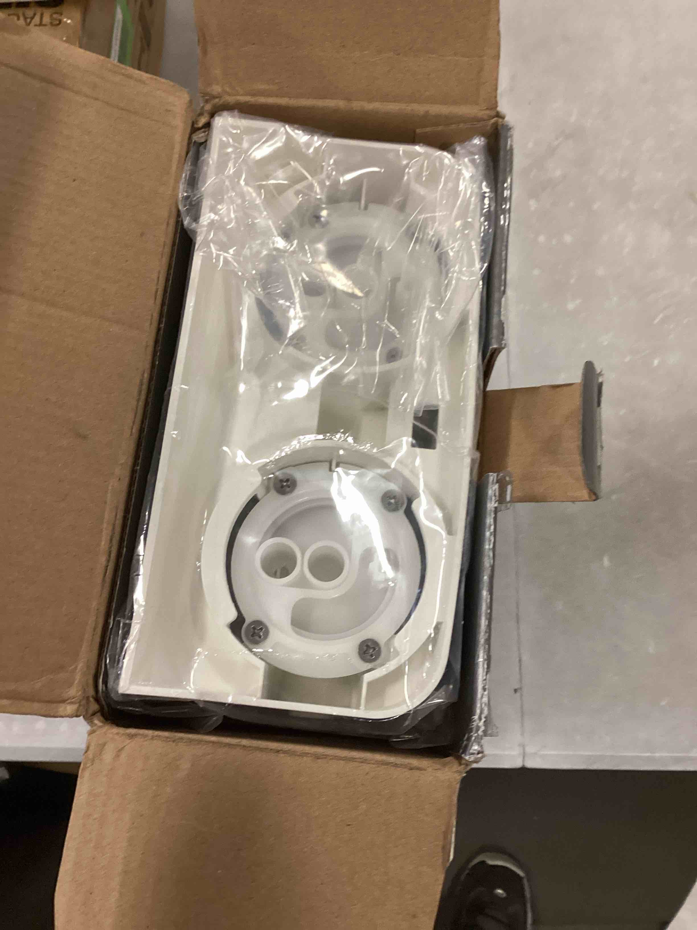 https://s3.amazonaws.com/lotting-images-prod/bidfta/GRN6389960_1721919570132.jpeg