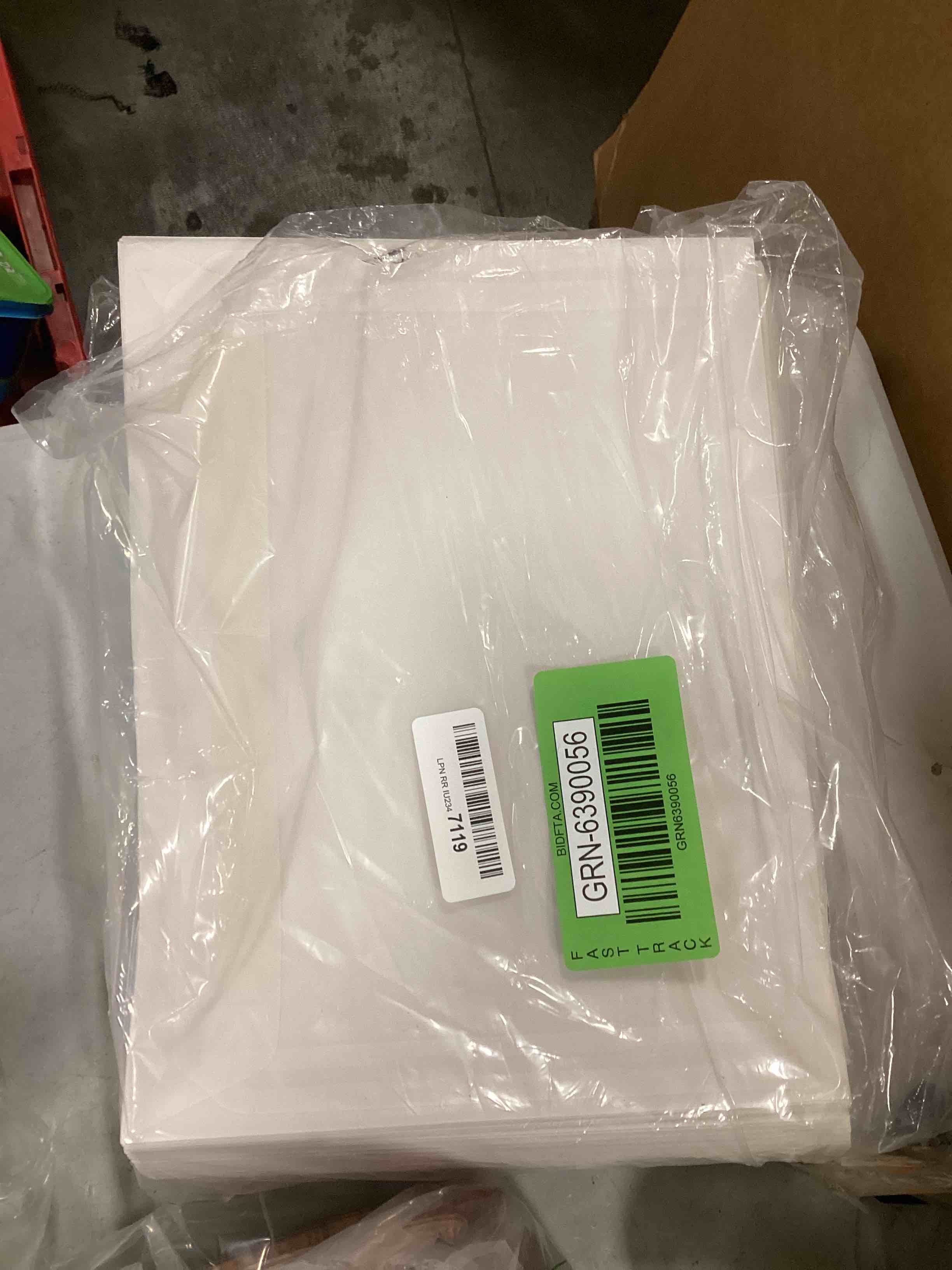 https://s3.amazonaws.com/lotting-images-prod/bidfta/GRN6390056_1721926005647.jpeg