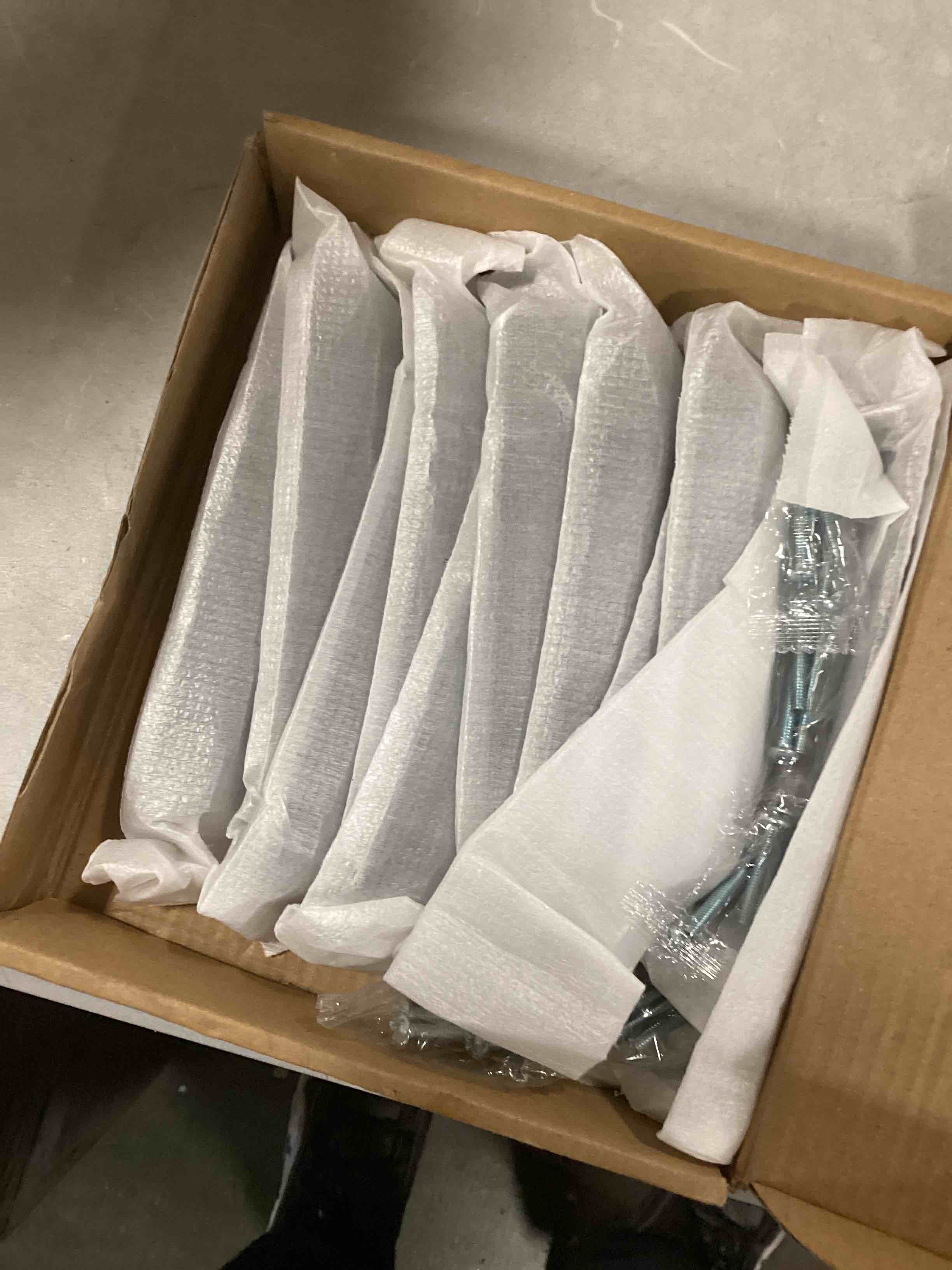 https://s3.amazonaws.com/lotting-images-prod/bidfta/GRN6390174_1721935477452.jpeg