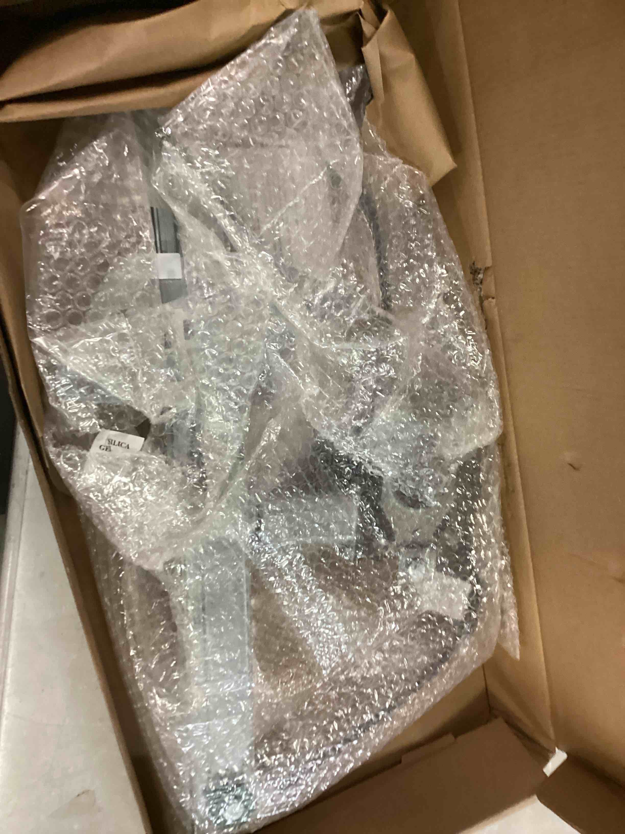 https://s3.amazonaws.com/lotting-images-prod/bidfta/GRN6400211_1717067544658.jpeg
