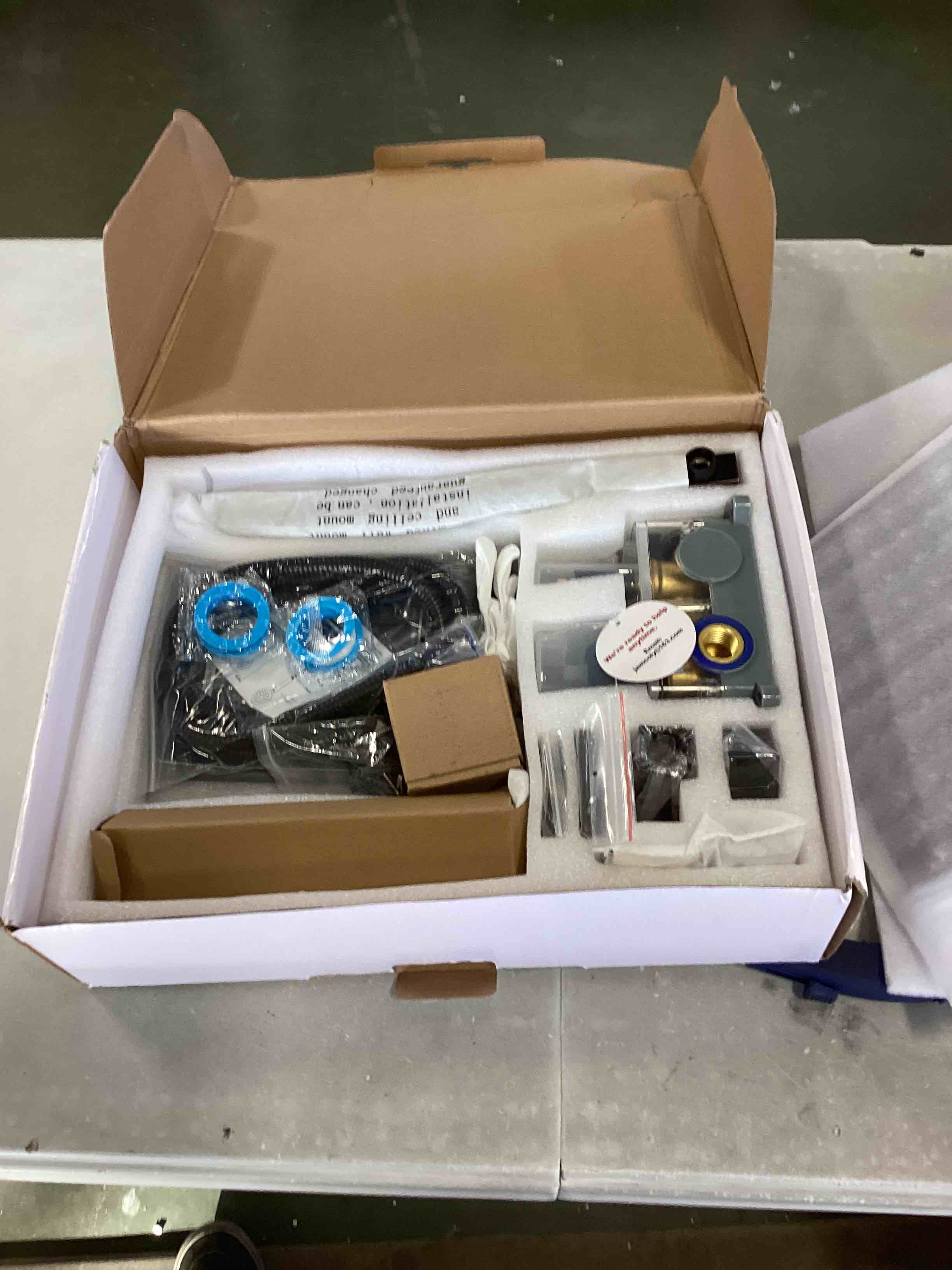 https://s3.amazonaws.com/lotting-images-prod/bidfta/GRN6402018_1717157607912.jpeg