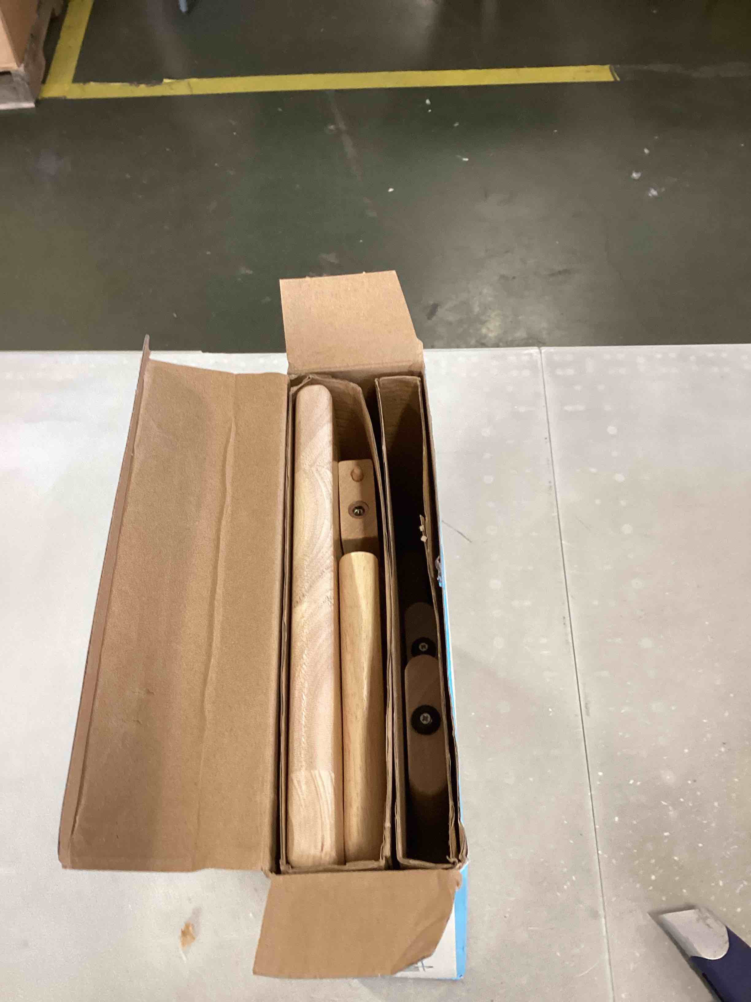 https://s3.amazonaws.com/lotting-images-prod/bidfta/GRN6402020_1717157767414.jpeg