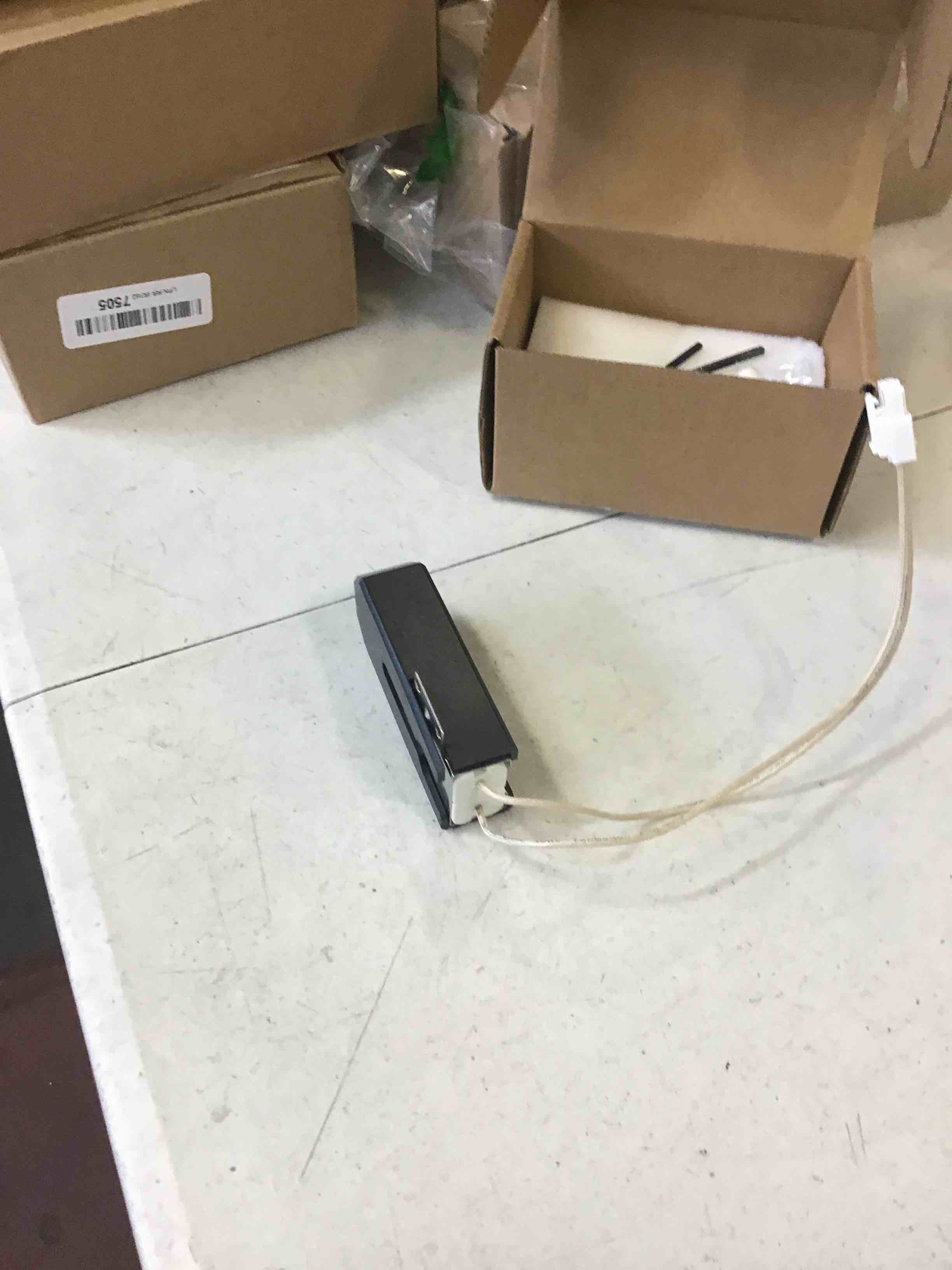 https://s3.amazonaws.com/lotting-images-prod/bidfta/GRN6402908_1717263320783.jpeg