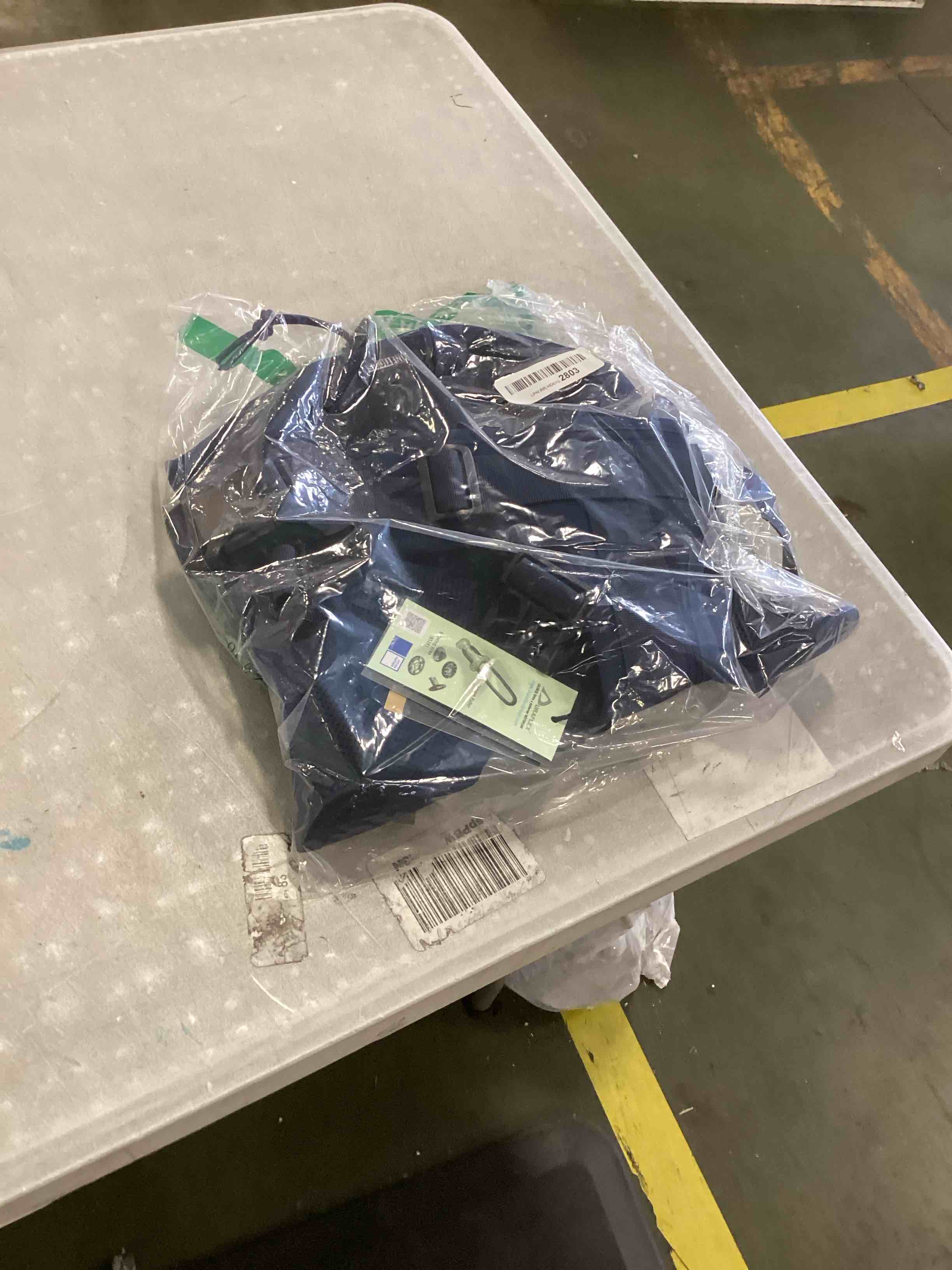 https://s3.amazonaws.com/lotting-images-prod/bidfta/GRN6403192_1717600973323.jpeg