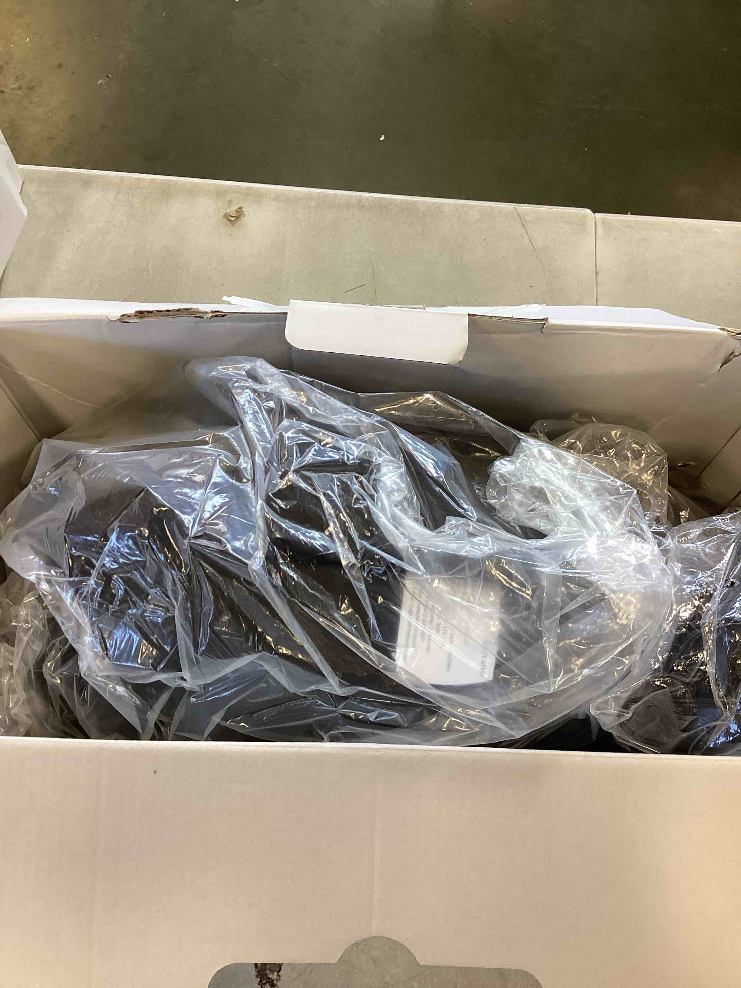 https://s3.amazonaws.com/lotting-images-prod/bidfta/GRN6404634_1719496422452.jpeg