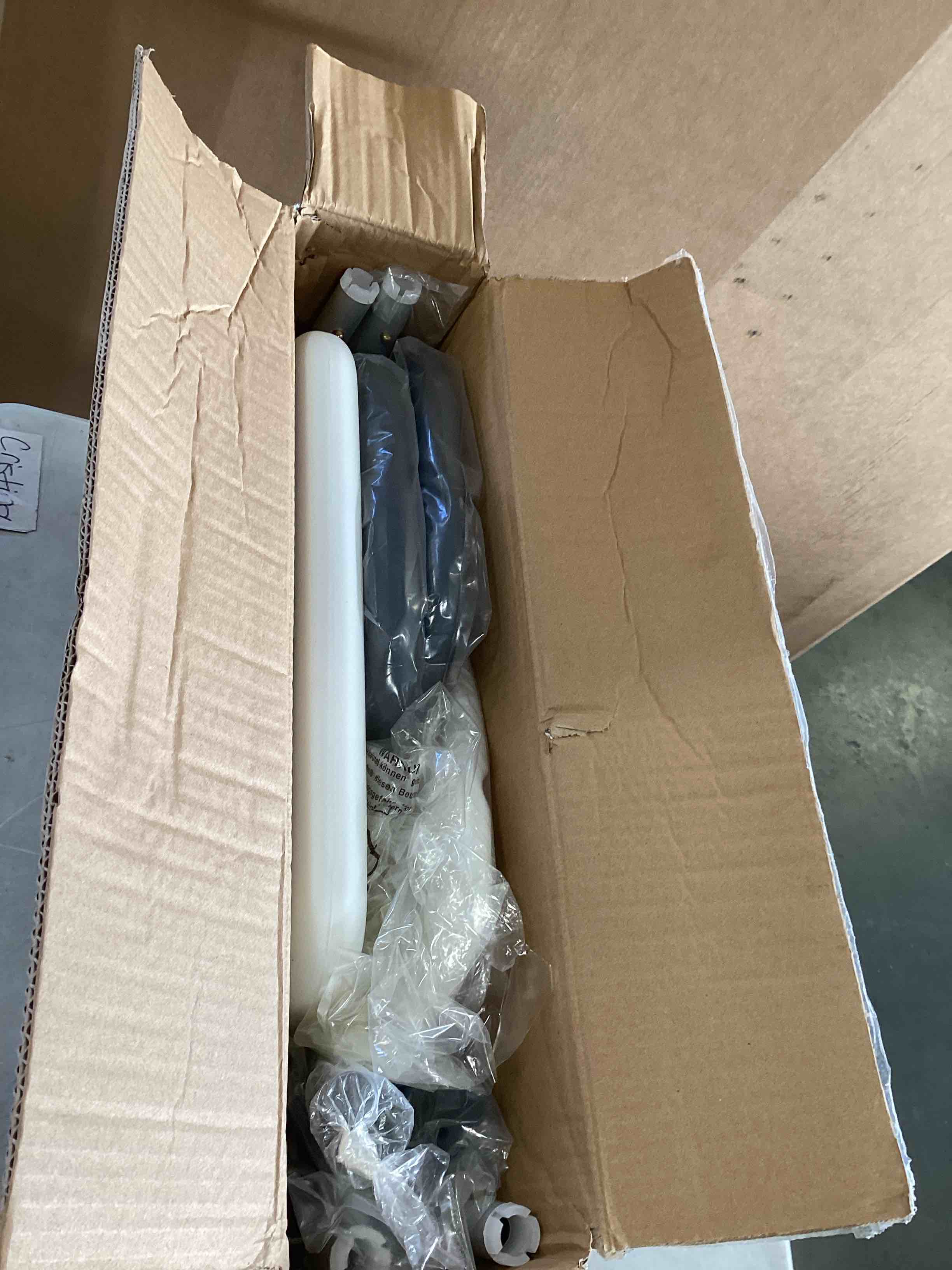 https://s3.amazonaws.com/lotting-images-prod/bidfta/GRN6404848_1719578348737.jpeg