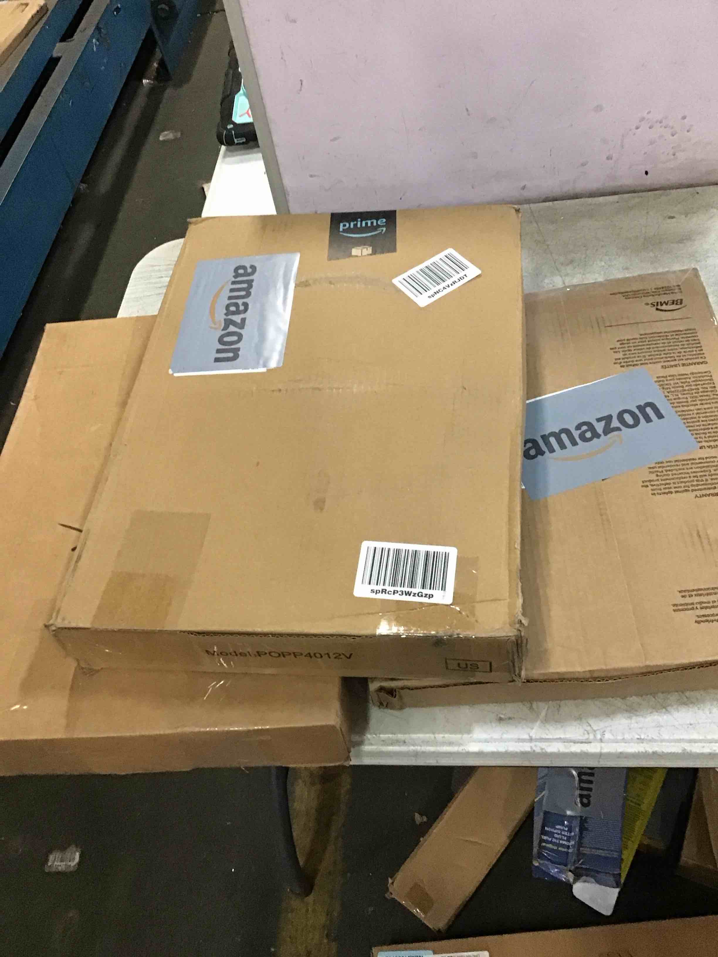 Assortment of Round Bowl Seats, fits all round toilets, different styles and different sizes, from different brands,