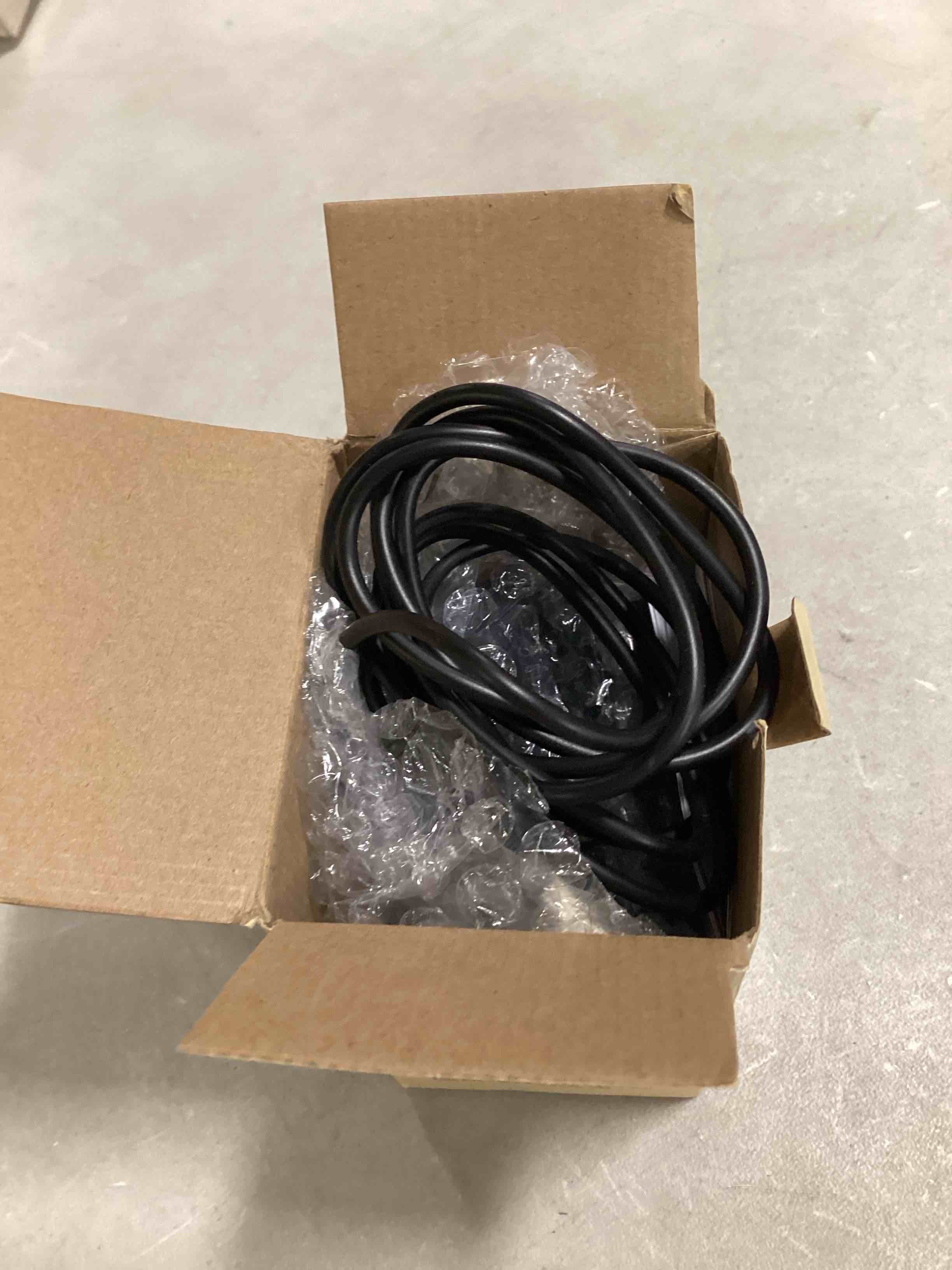 https://s3.amazonaws.com/lotting-images-prod/bidfta/GRN6437573_1717500295208.jpeg