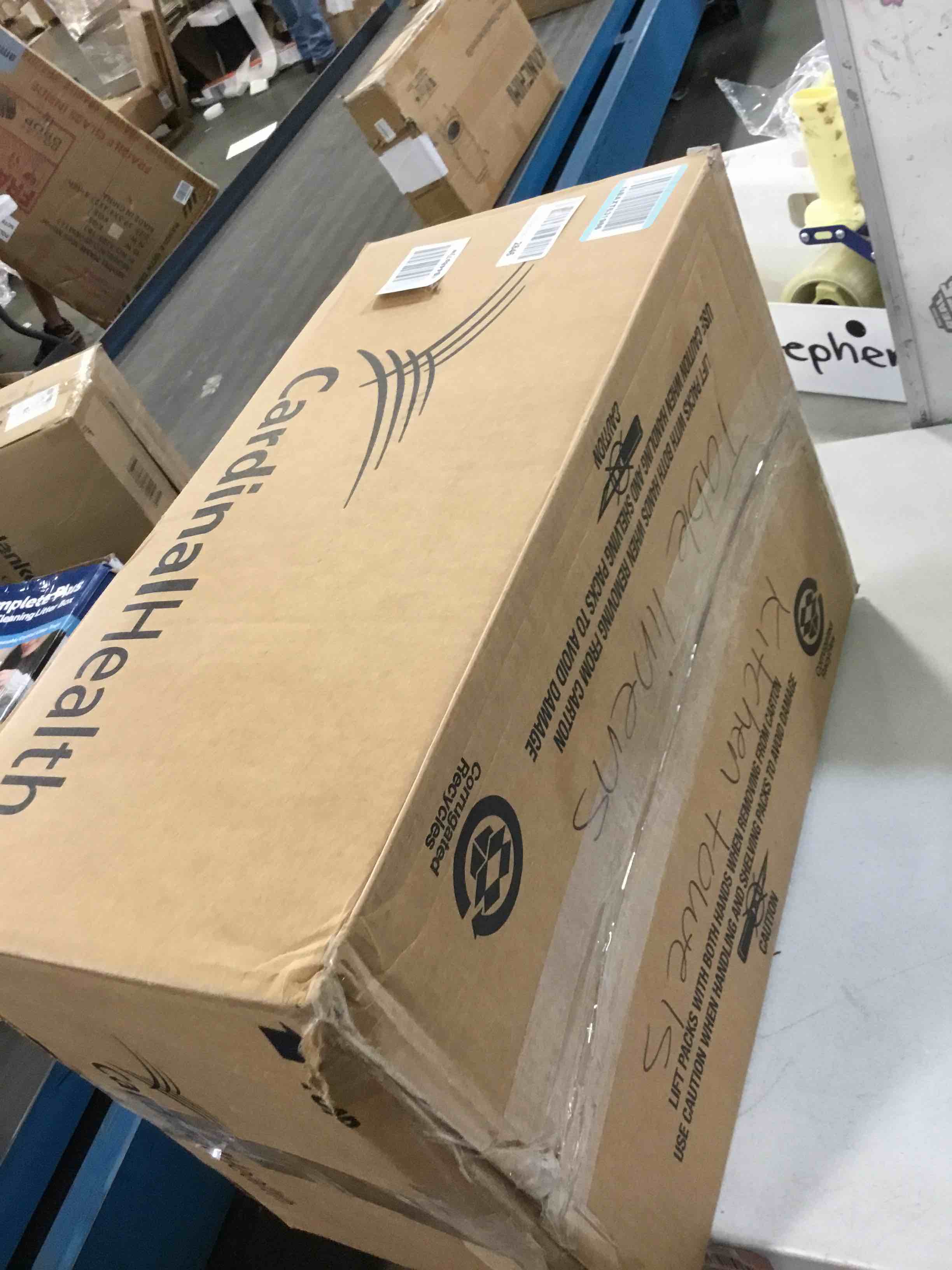 https://s3.amazonaws.com/lotting-images-prod/bidfta/GRN6441435_1717522556645.jpeg