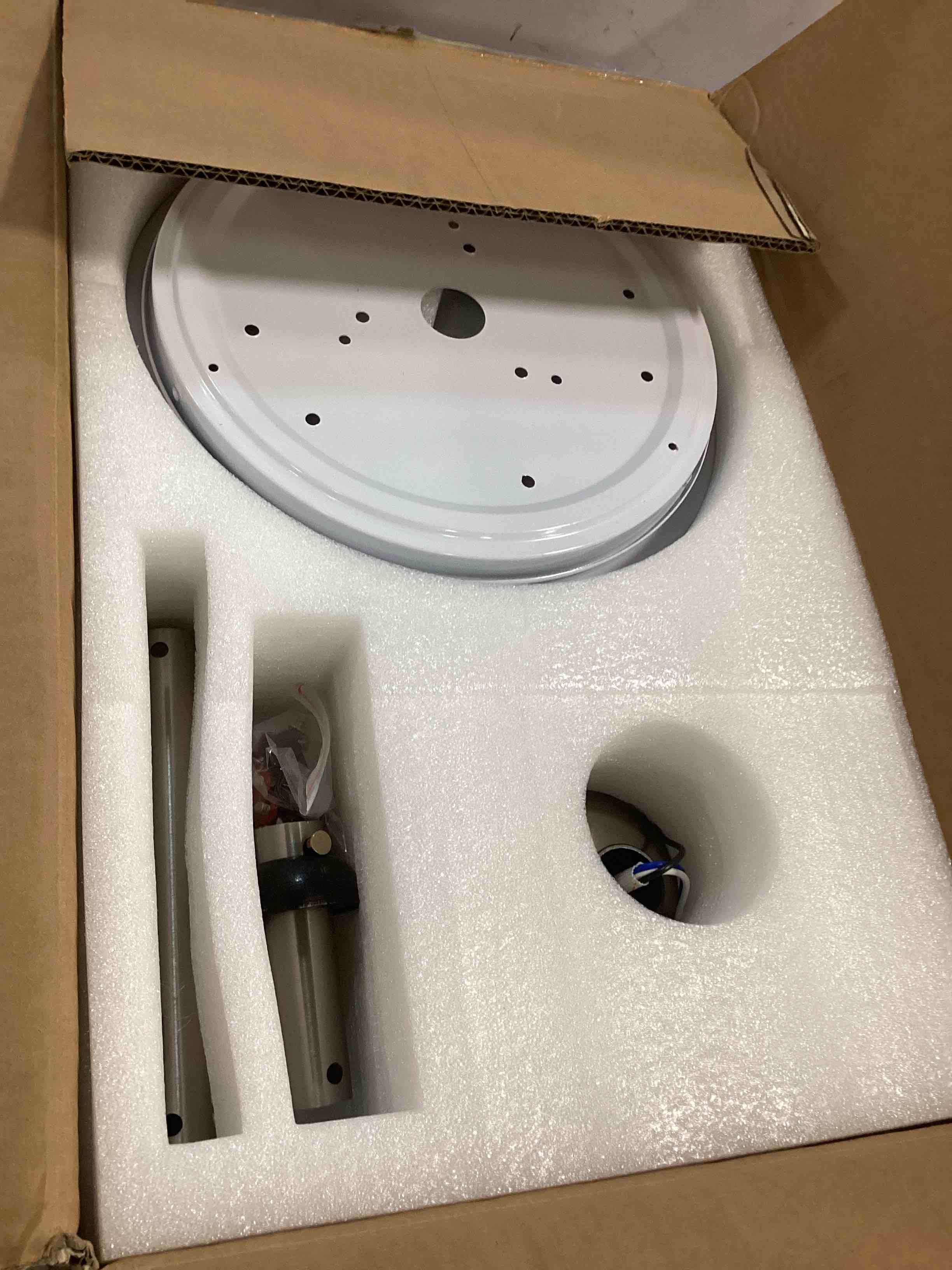 https://s3.amazonaws.com/lotting-images-prod/bidfta/GRN6443973_1717068125928.jpeg