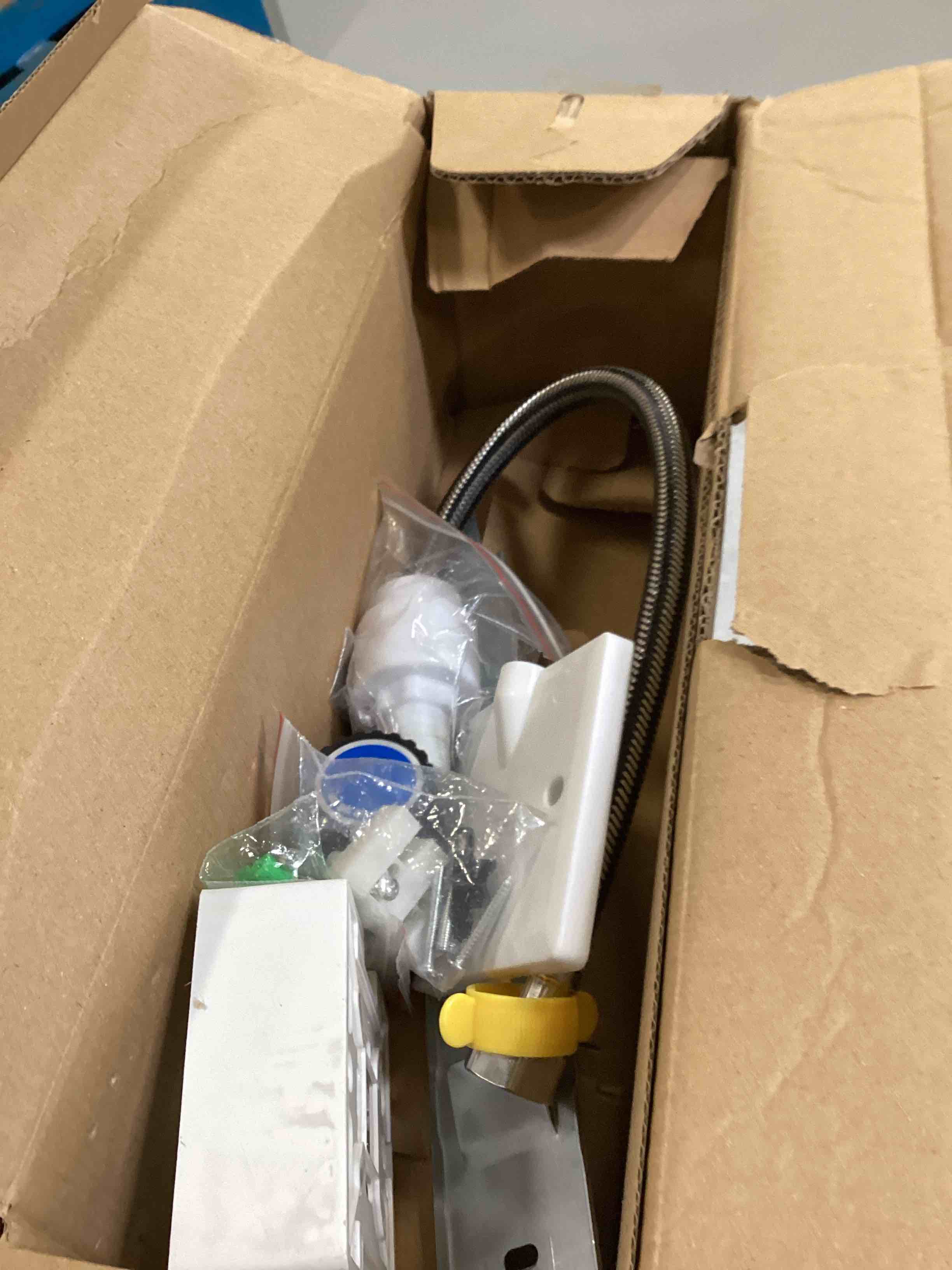 https://s3.amazonaws.com/lotting-images-prod/bidfta/GRN6446277_1716219677737.jpeg