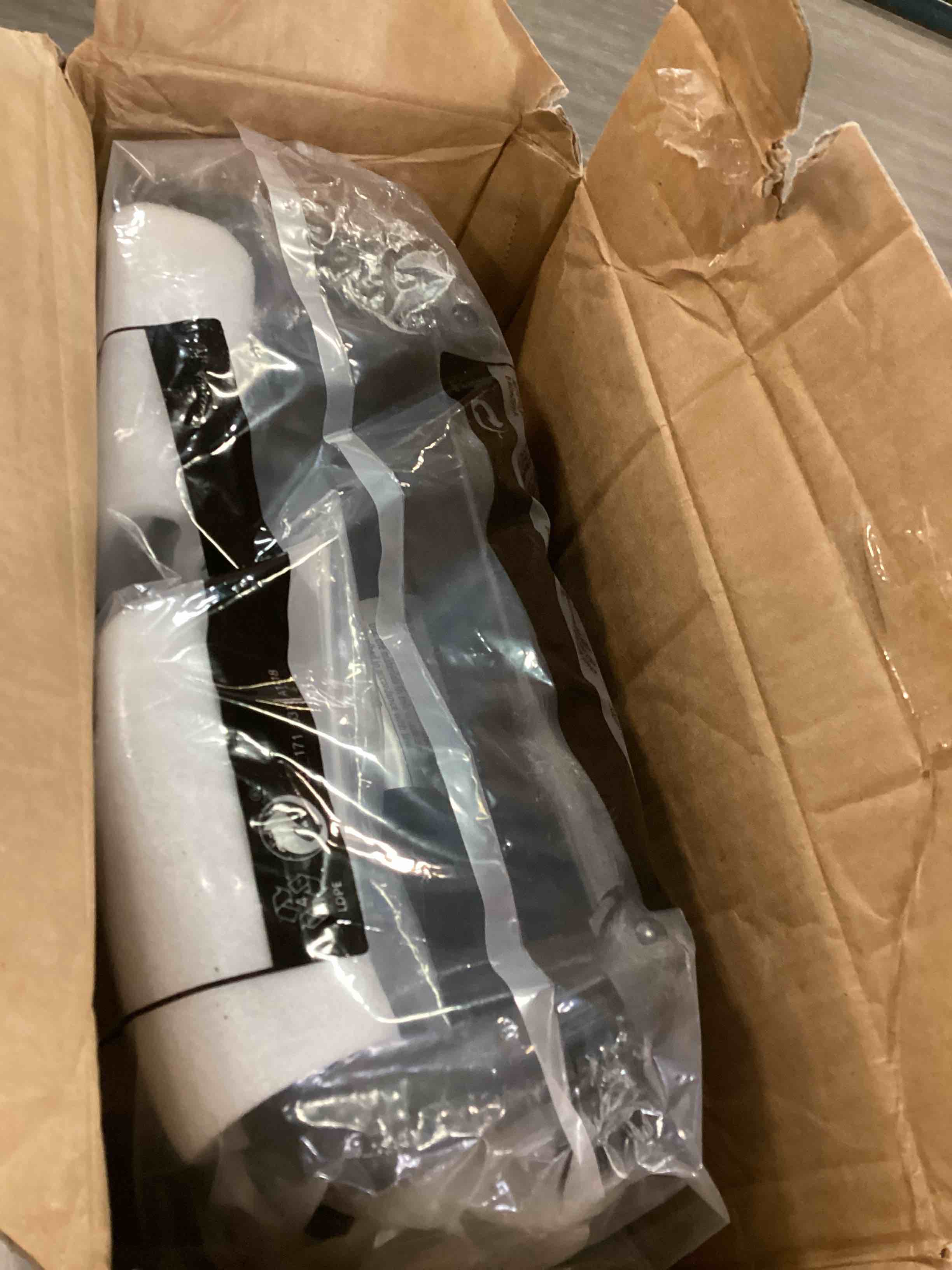 https://s3.amazonaws.com/lotting-images-prod/bidfta/GRN6447062_1716493539614.jpeg