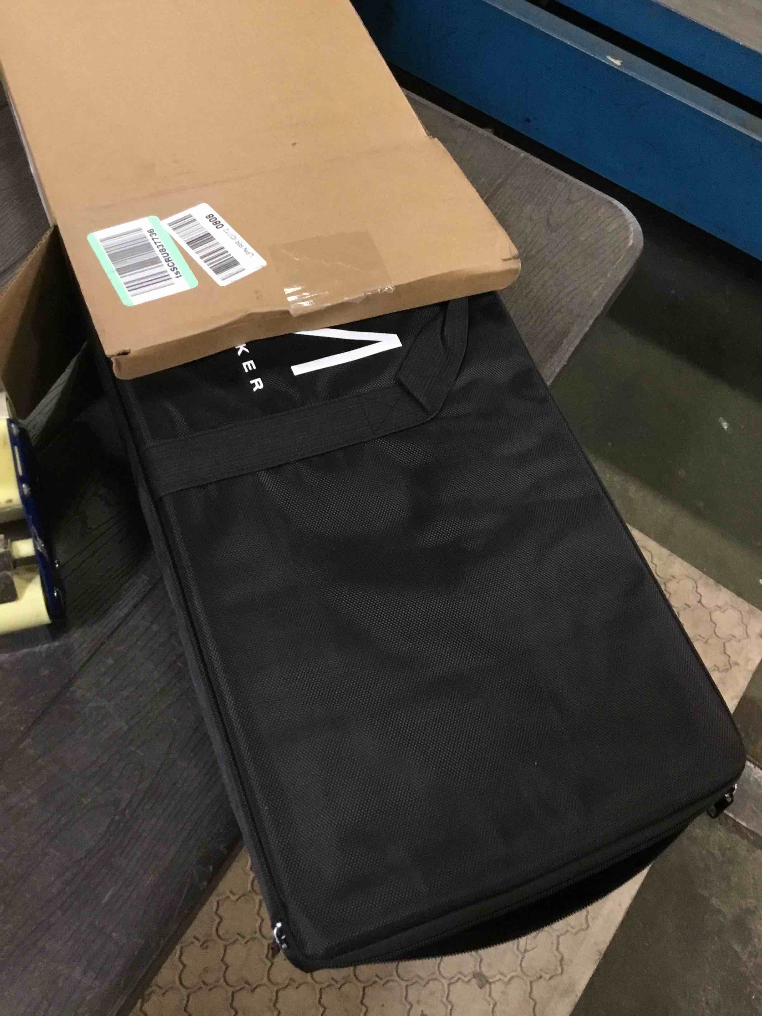 https://s3.amazonaws.com/lotting-images-prod/bidfta/GRN6448136_1716299772178.jpeg