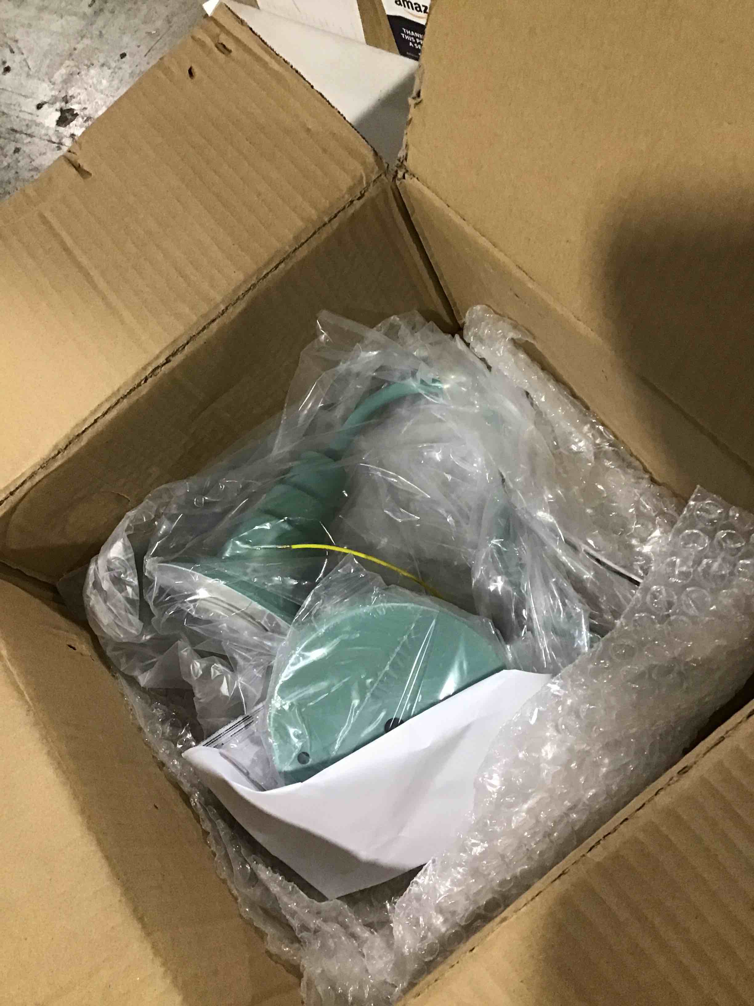 https://s3.amazonaws.com/lotting-images-prod/bidfta/GRN6468866_1717440240151.jpeg