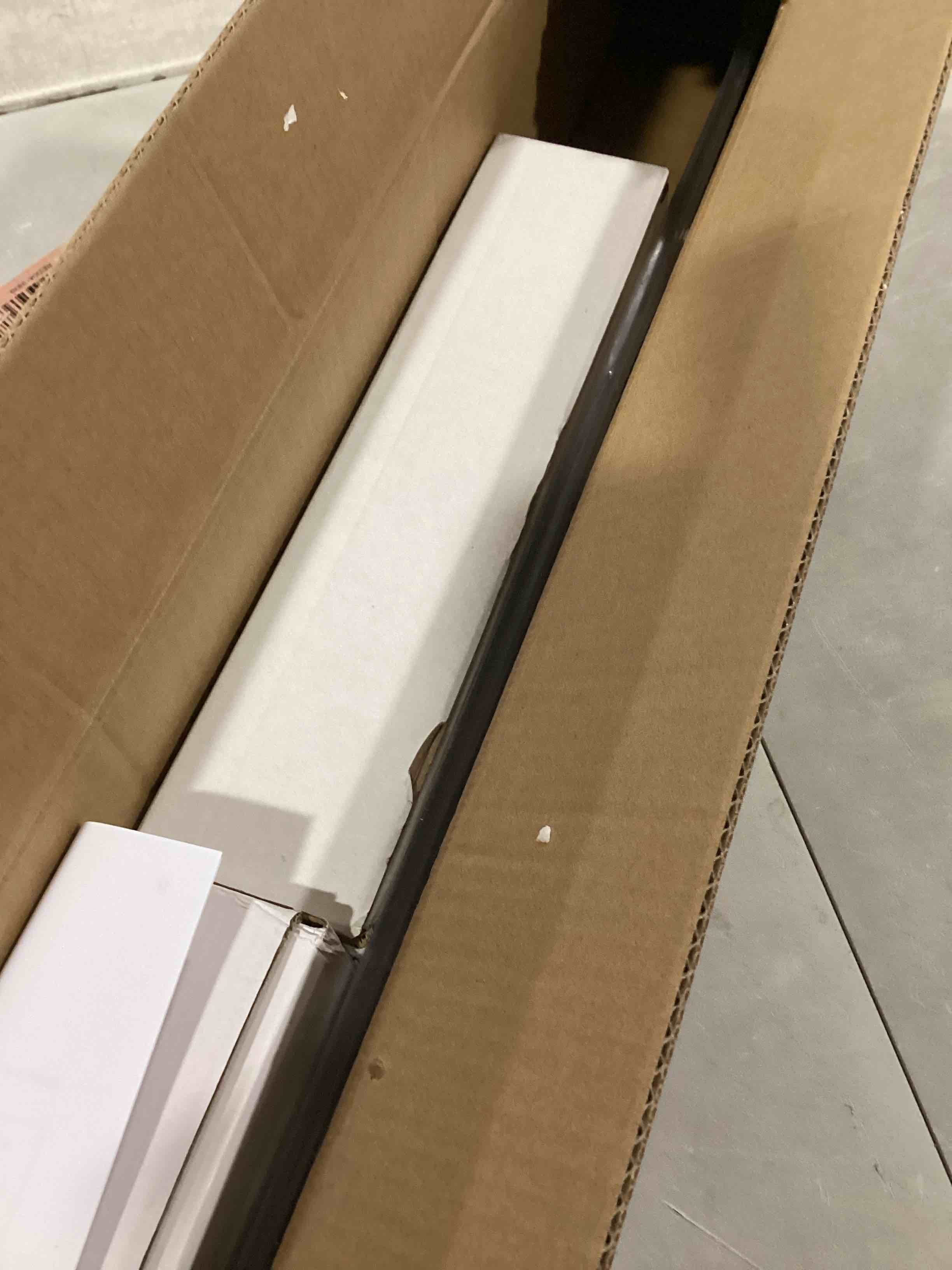 https://s3.amazonaws.com/lotting-images-prod/bidfta/GRN6488612_1720699108124.jpeg