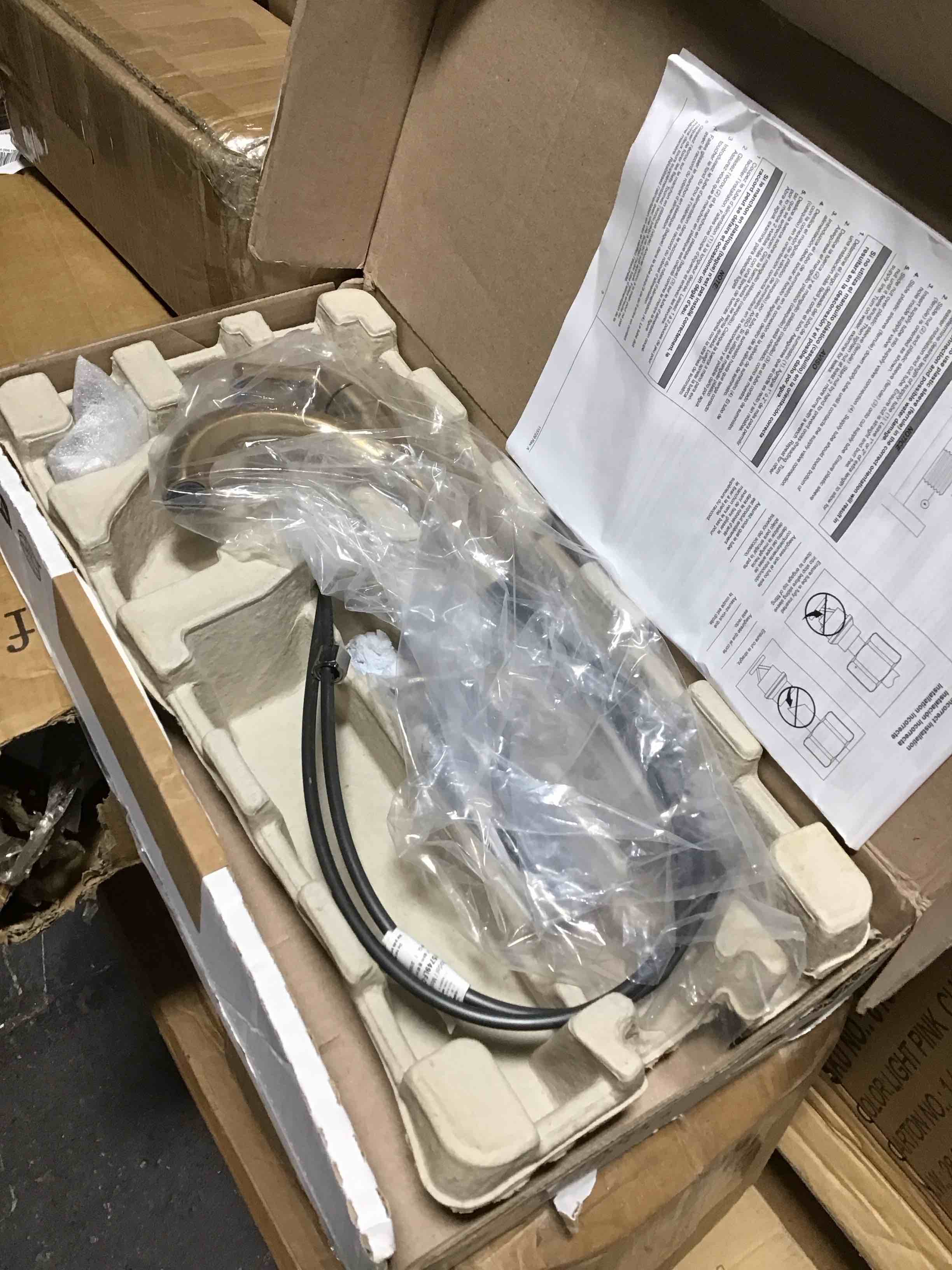 https://s3.amazonaws.com/lotting-images-prod/bidfta/GRN6490802_1726068258975.jpeg