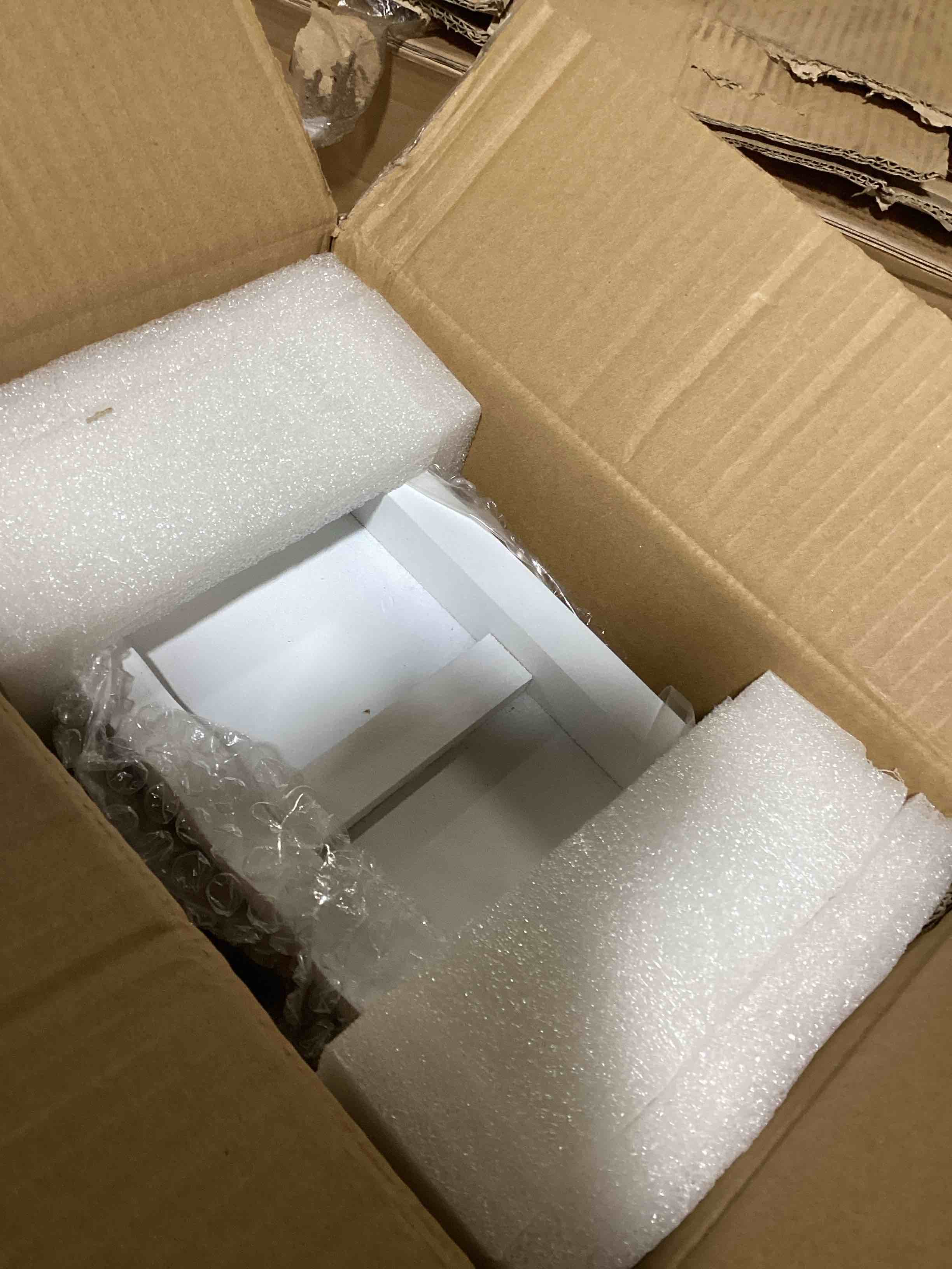 https://s3.amazonaws.com/lotting-images-prod/bidfta/GRN6492603_1720204955044.jpeg