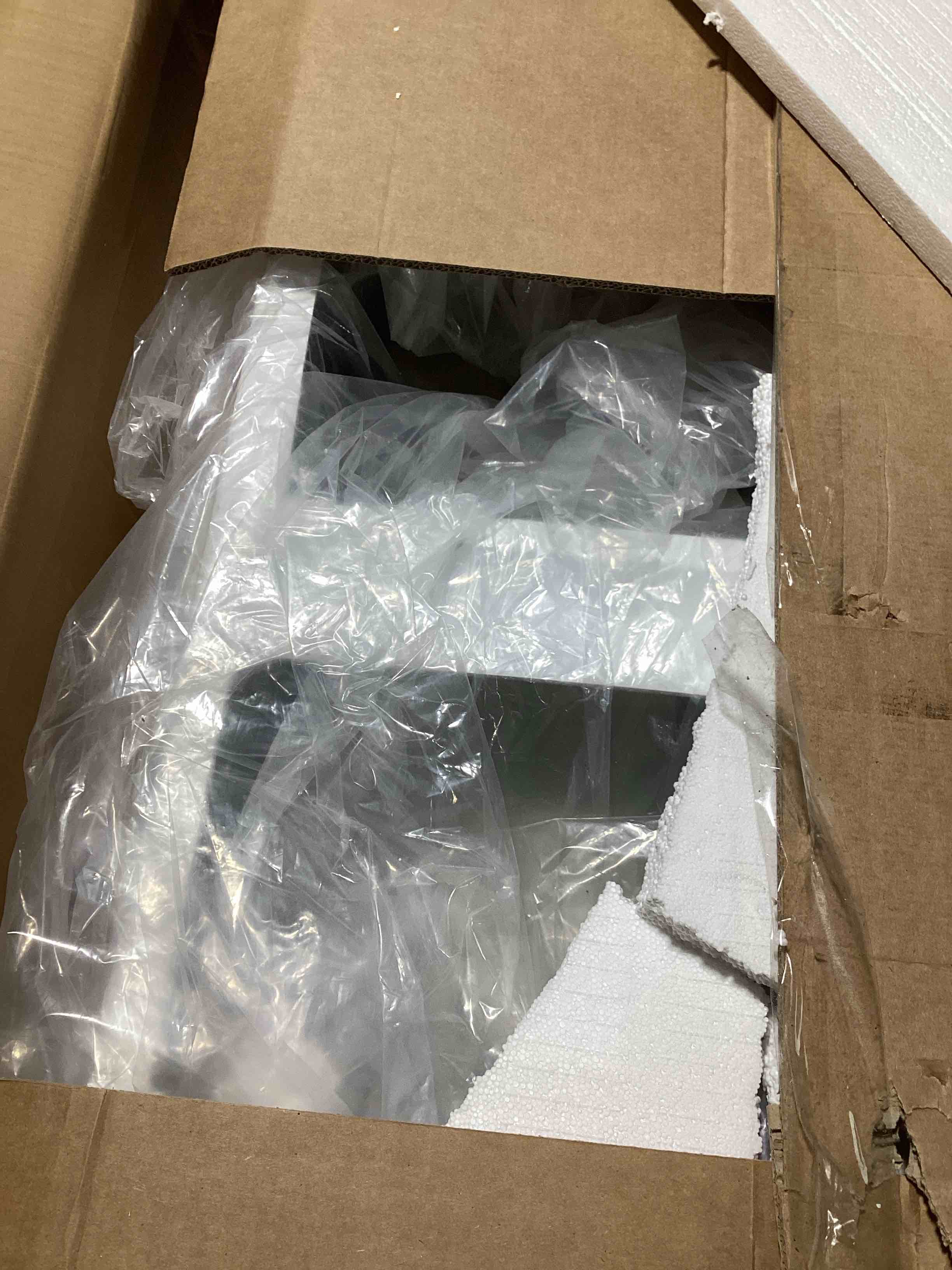 https://s3.amazonaws.com/lotting-images-prod/bidfta/GRN6492892_1720613772602.jpeg