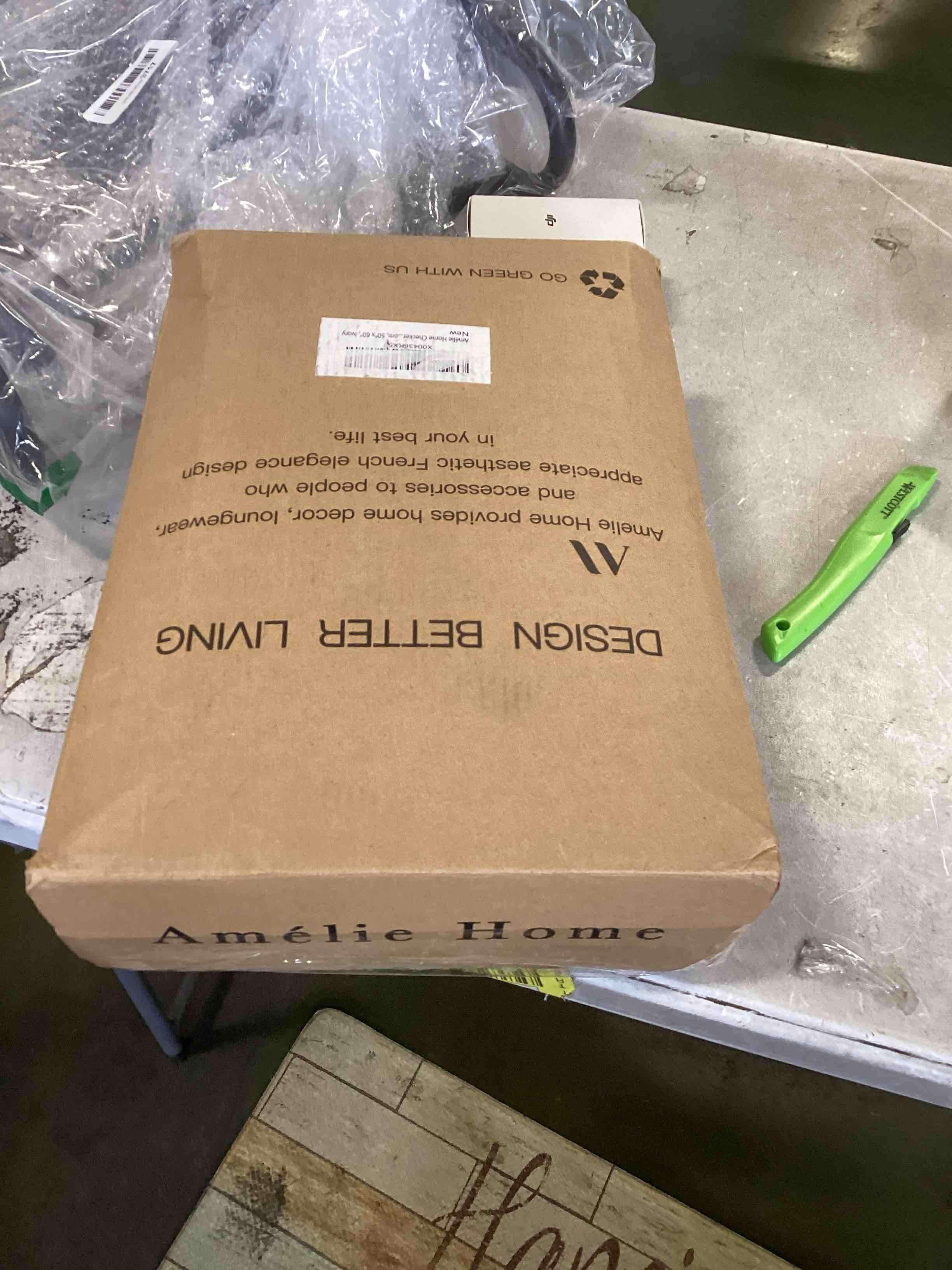 https://s3.amazonaws.com/lotting-images-prod/bidfta/GRN6557386_1716581075828.jpeg