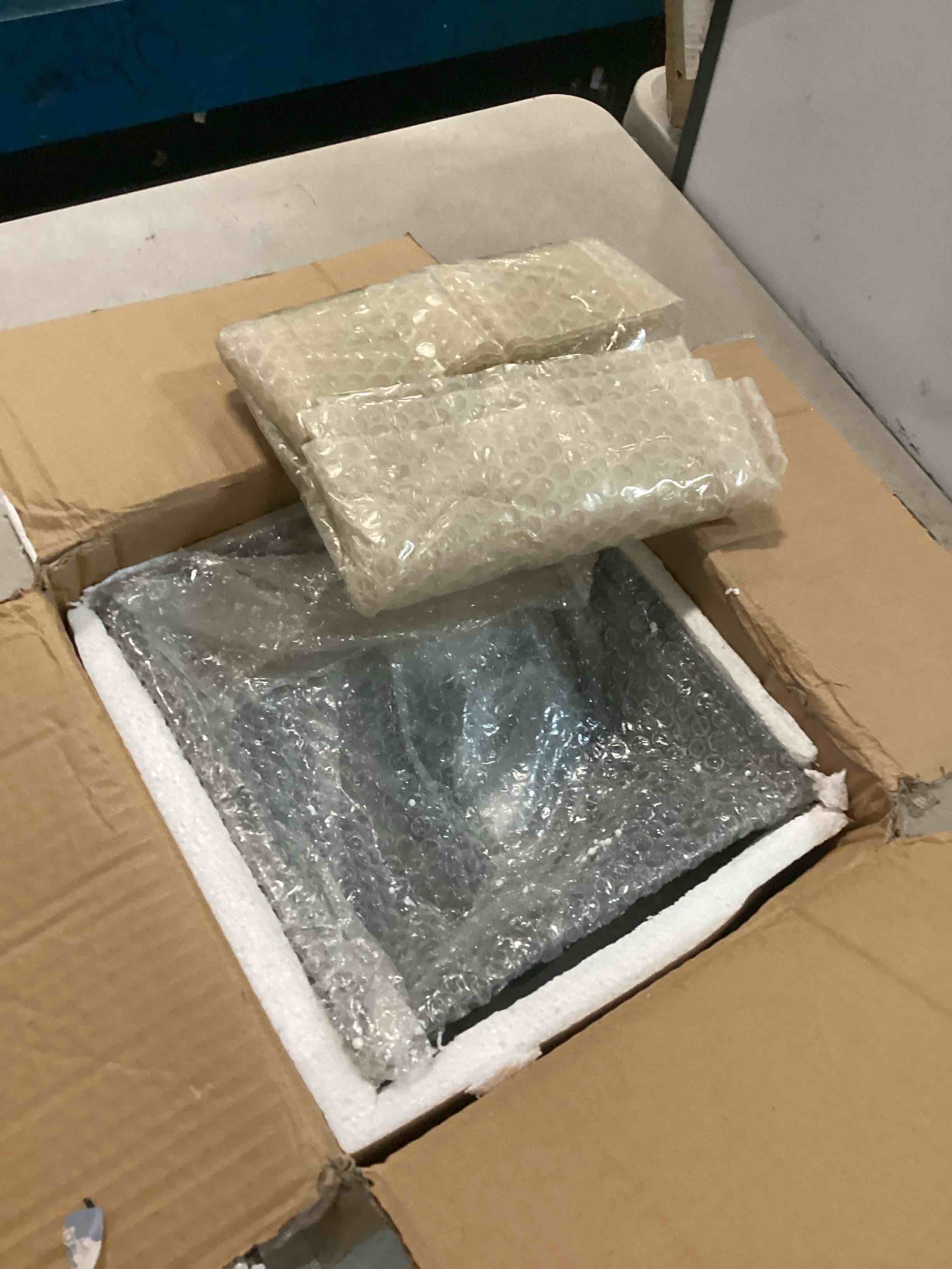 https://s3.amazonaws.com/lotting-images-prod/bidfta/GRN6586101_1716209013461.jpeg