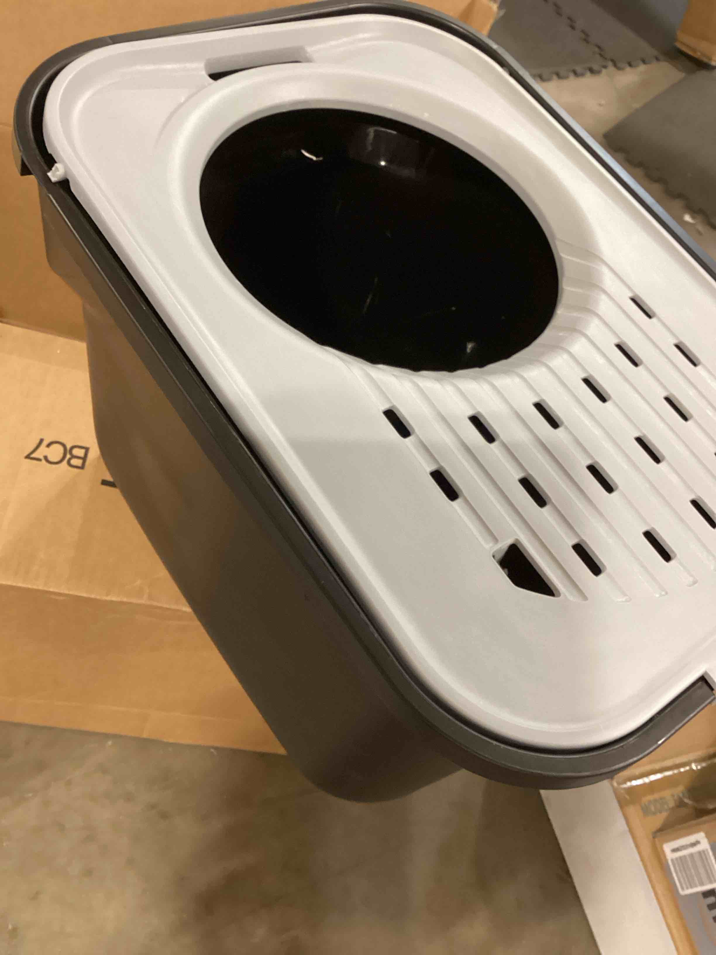 https://s3.amazonaws.com/lotting-images-prod/bidfta/GRN6597970_1722952594081.jpeg