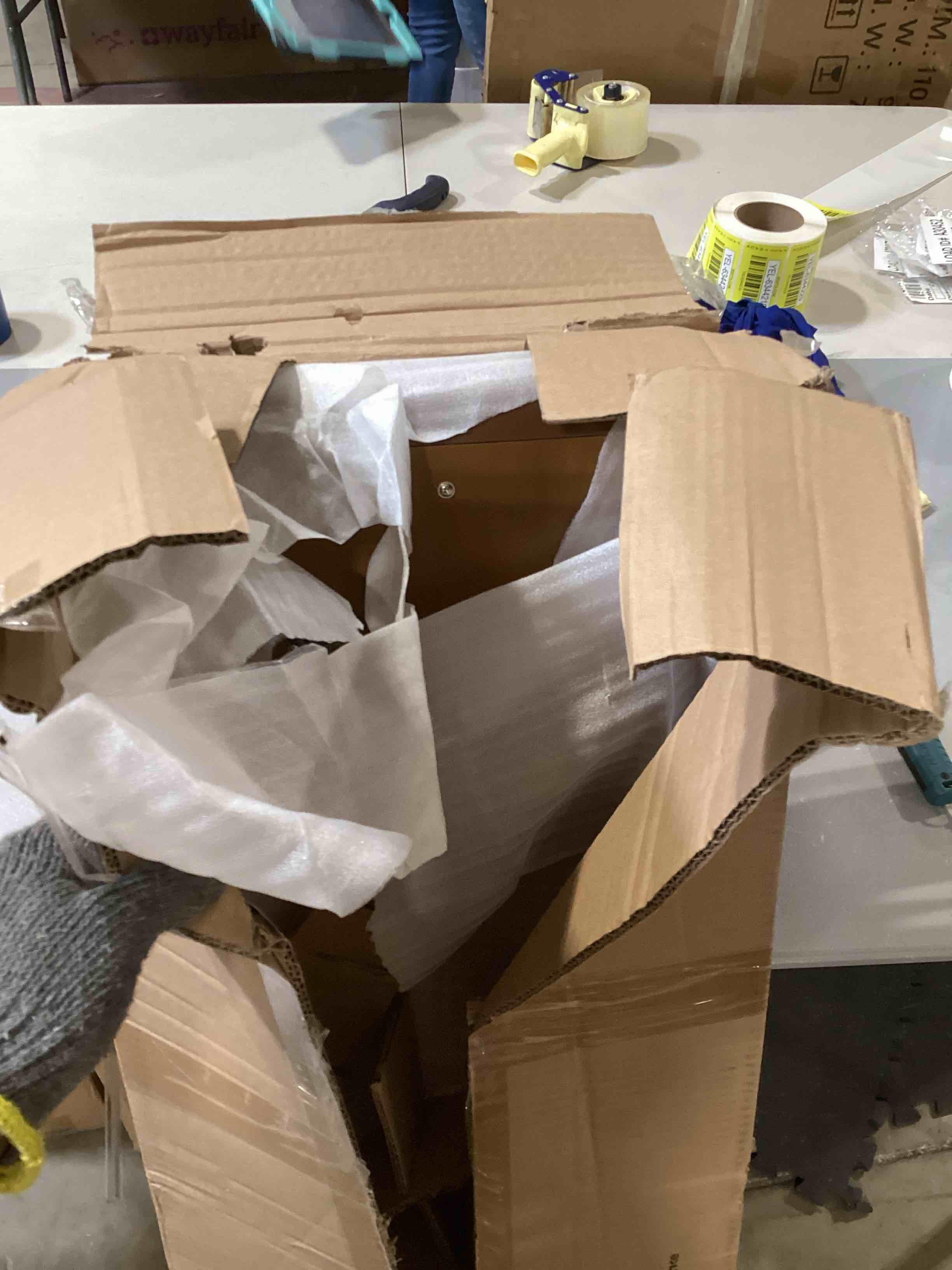 https://s3.amazonaws.com/lotting-images-prod/bidfta/GRN6600328_1722969910088.jpeg