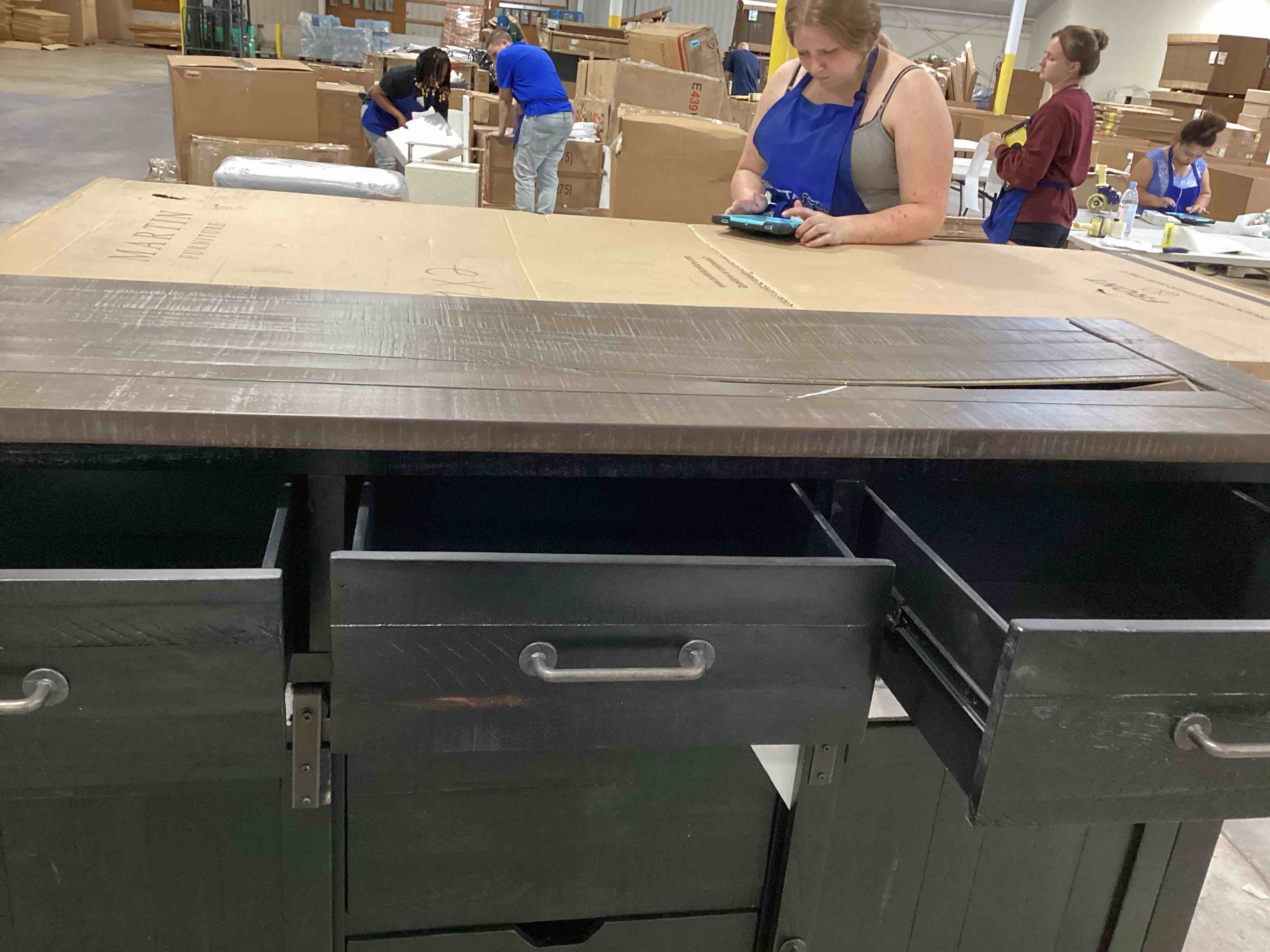 https://s3.amazonaws.com/lotting-images-prod/bidfta/GRN6607126_1719845296491.jpeg
