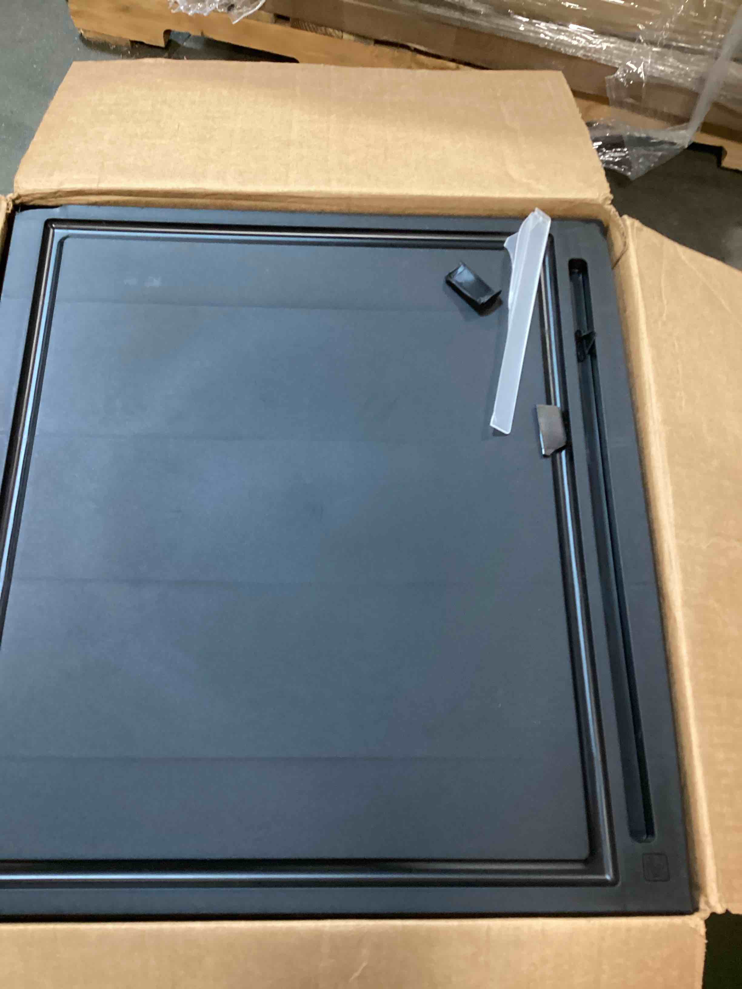 https://s3.amazonaws.com/lotting-images-prod/bidfta/GRN6612702_1715344294076.jpeg
