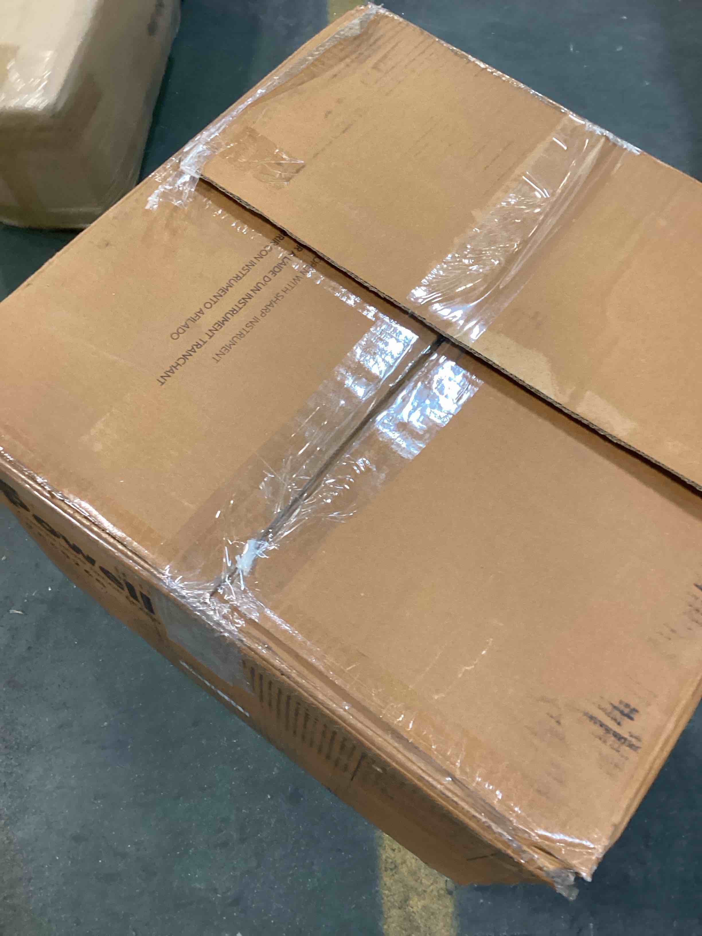 https://s3.amazonaws.com/lotting-images-prod/bidfta/GRN6613123_1715714707943.jpeg