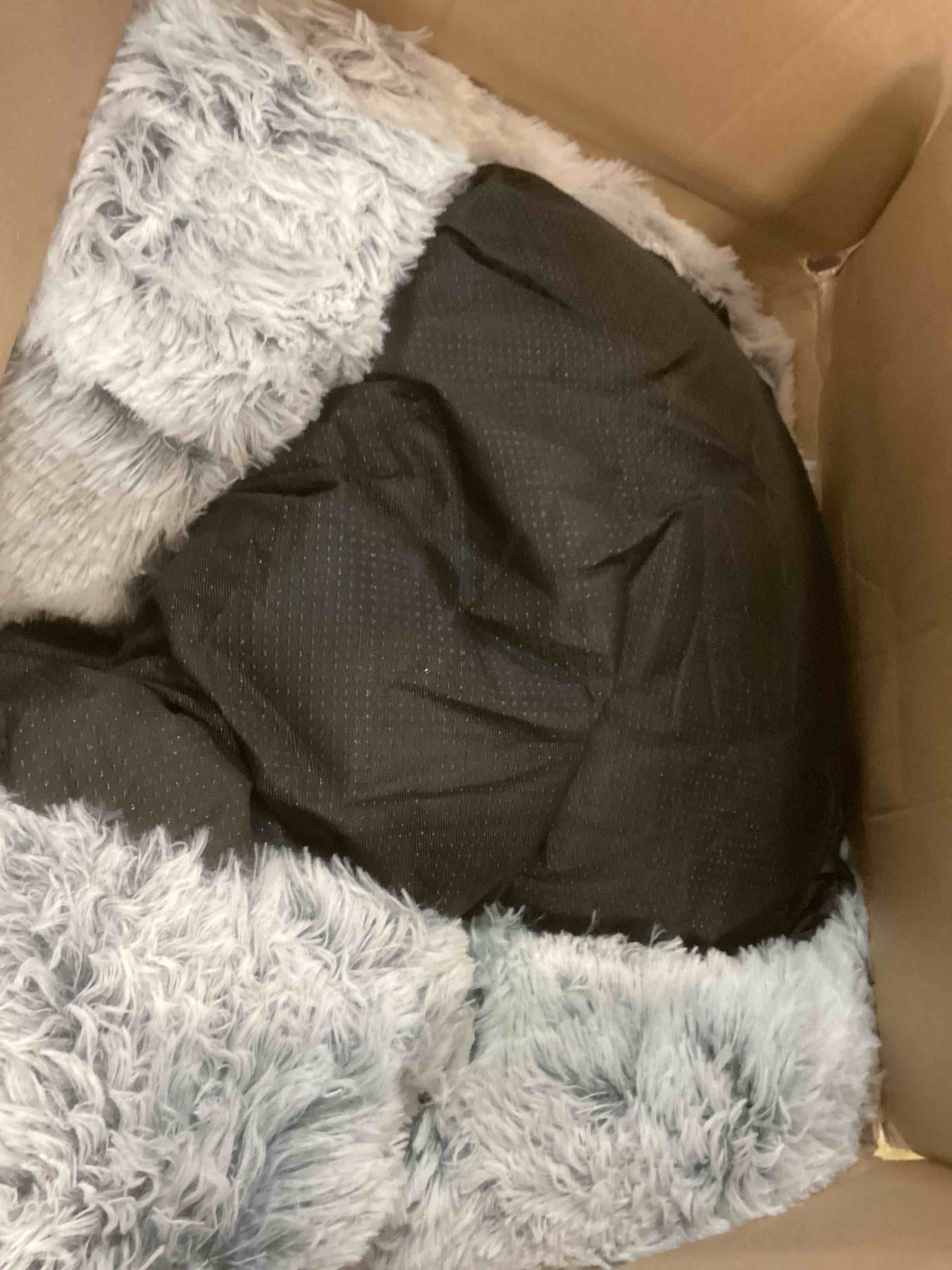 https://s3.amazonaws.com/lotting-images-prod/bidfta/GRN6614318_1715625530460.jpeg
