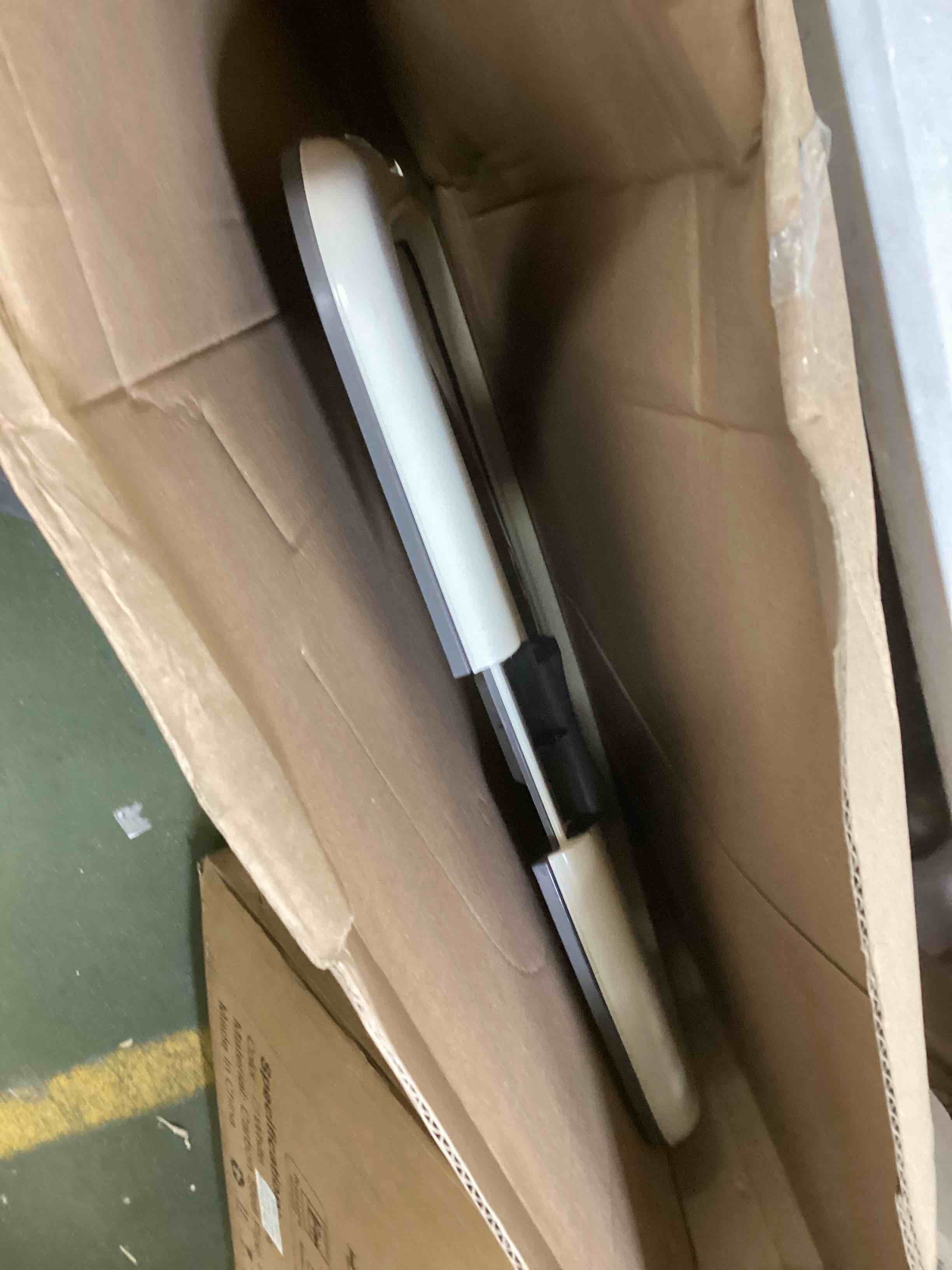 https://s3.amazonaws.com/lotting-images-prod/bidfta/GRN6615800_1715618247167.jpeg