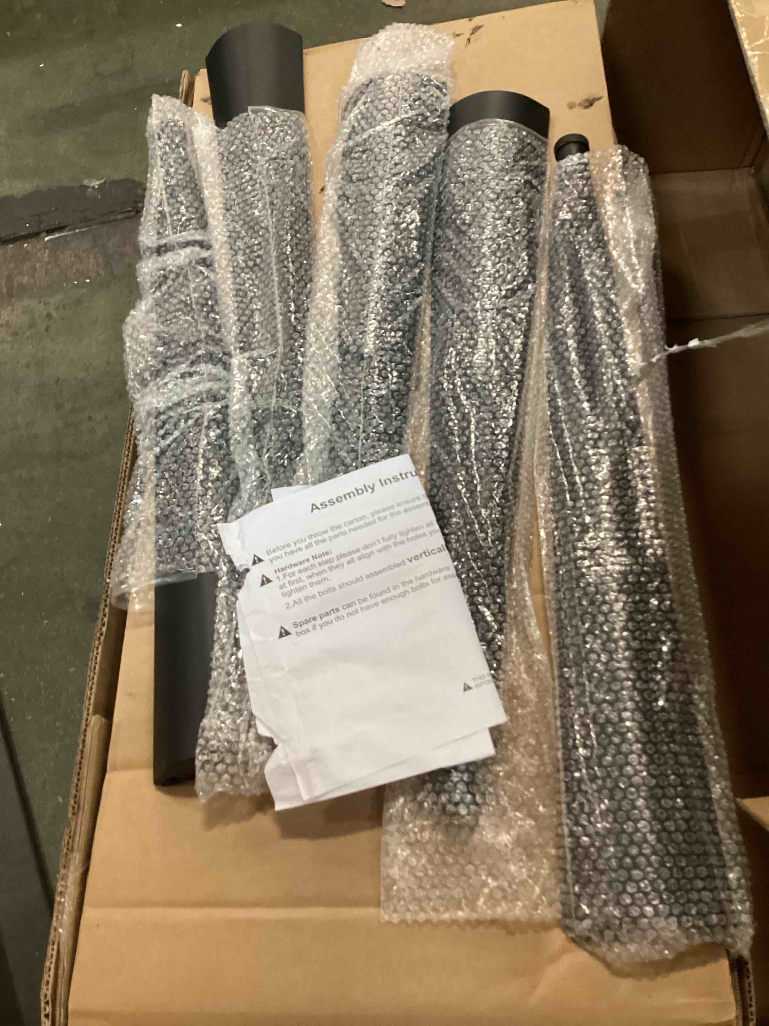 https://s3.amazonaws.com/lotting-images-prod/bidfta/GRN6617420_1715952139593.jpeg