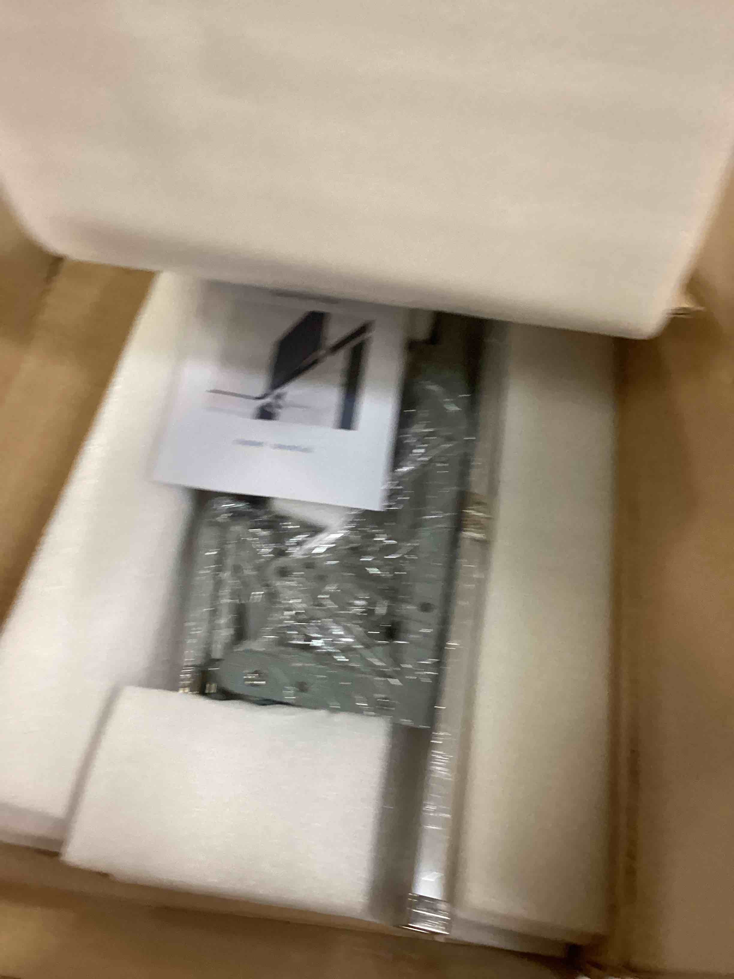 https://s3.amazonaws.com/lotting-images-prod/bidfta/GRN6619020_1715605396845.jpeg