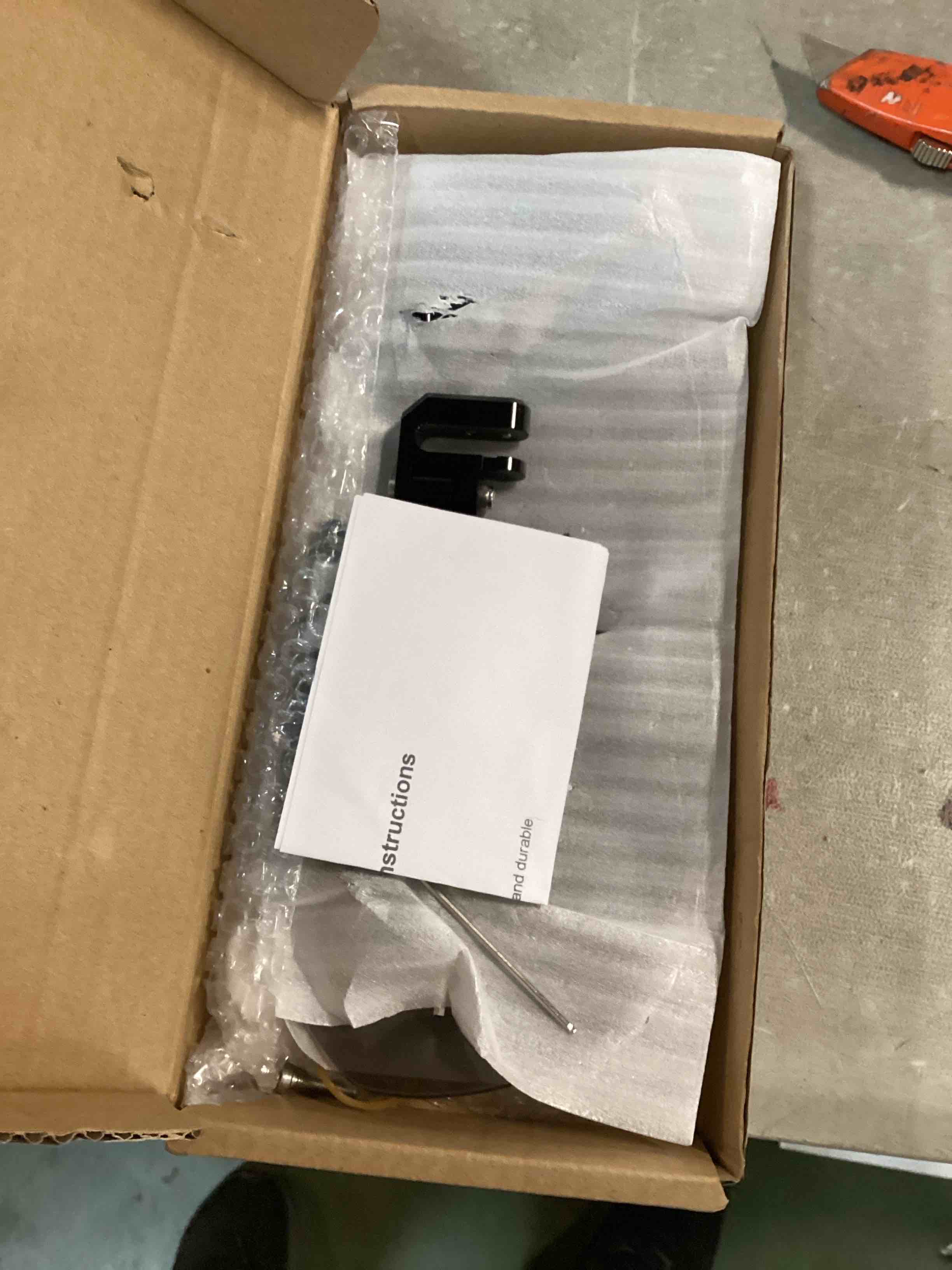 https://s3.amazonaws.com/lotting-images-prod/bidfta/GRN6619700_1715862888565.jpeg
