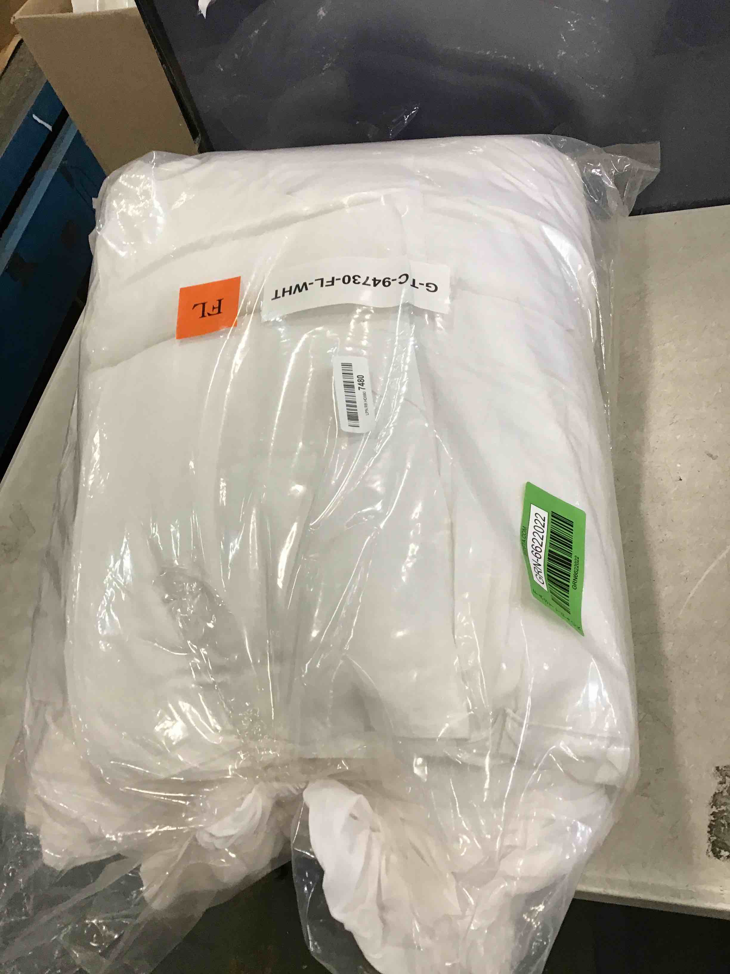 https://s3.amazonaws.com/lotting-images-prod/bidfta/GRN6622022_1716320319326.jpeg