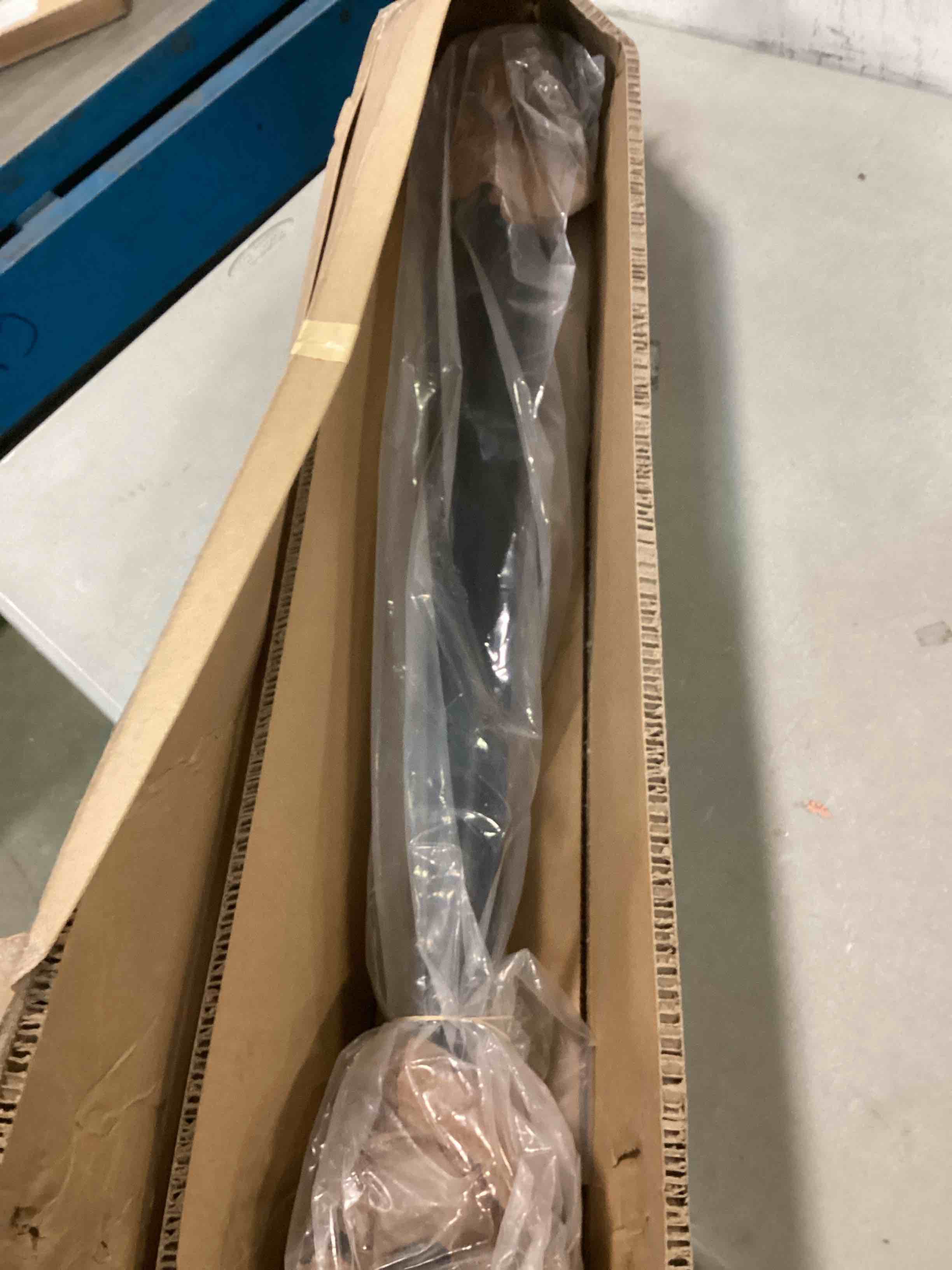 https://s3.amazonaws.com/lotting-images-prod/bidfta/GRN6623679_1716552342156.jpeg