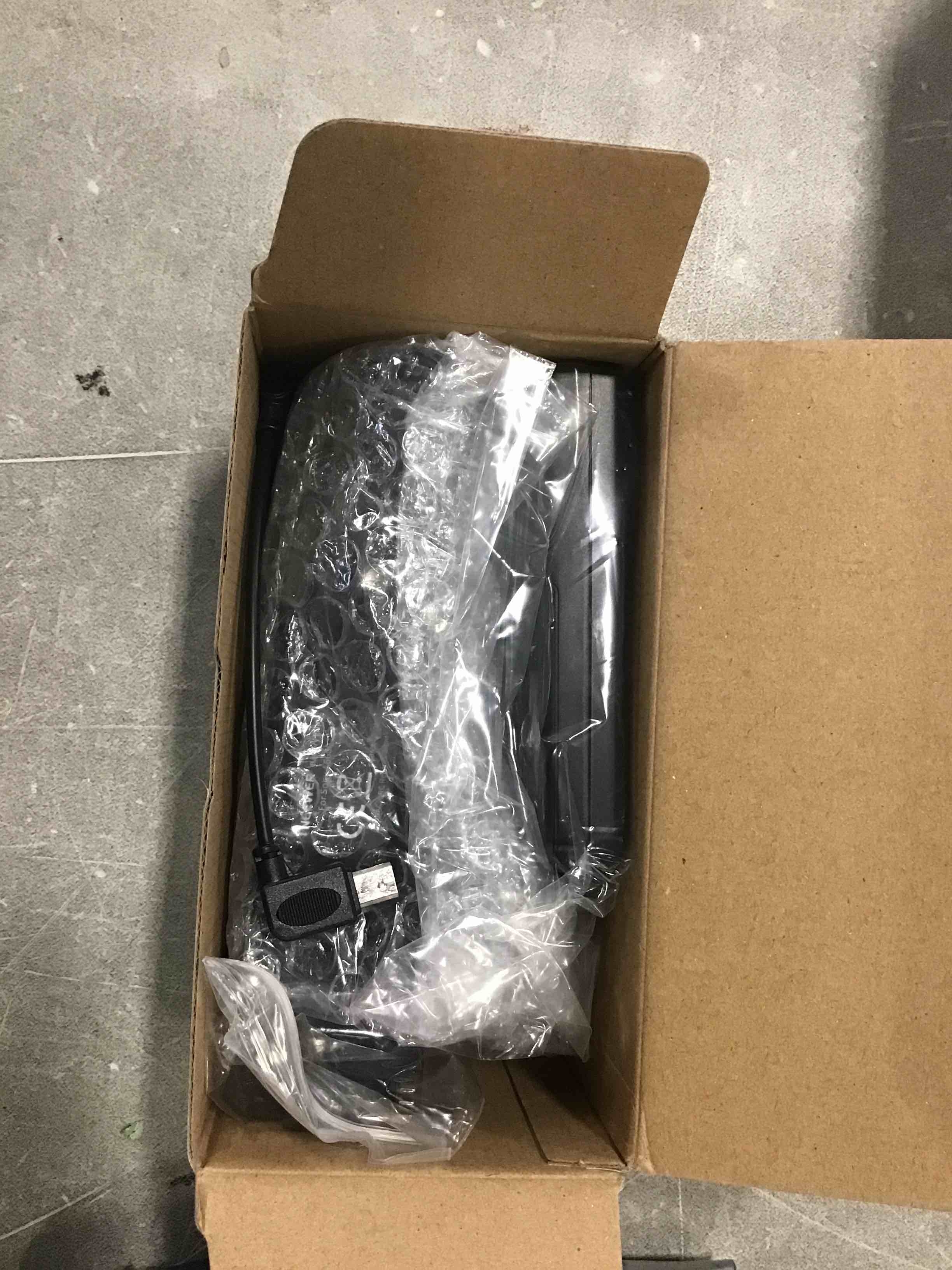 https://s3.amazonaws.com/lotting-images-prod/bidfta/GRN6626498_1716554698360.jpeg