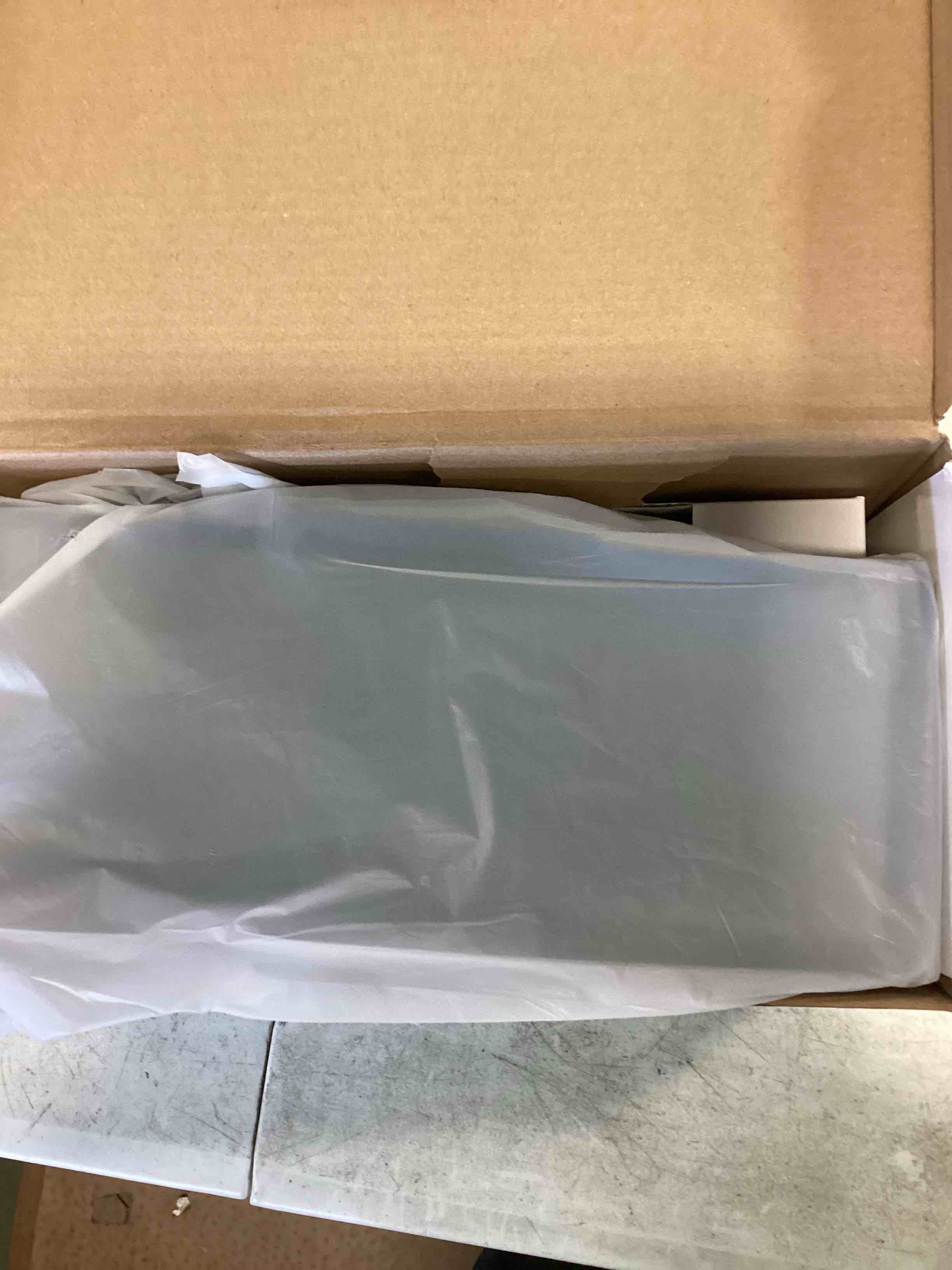 https://s3.amazonaws.com/lotting-images-prod/bidfta/GRN6627646_1716058693338.jpeg