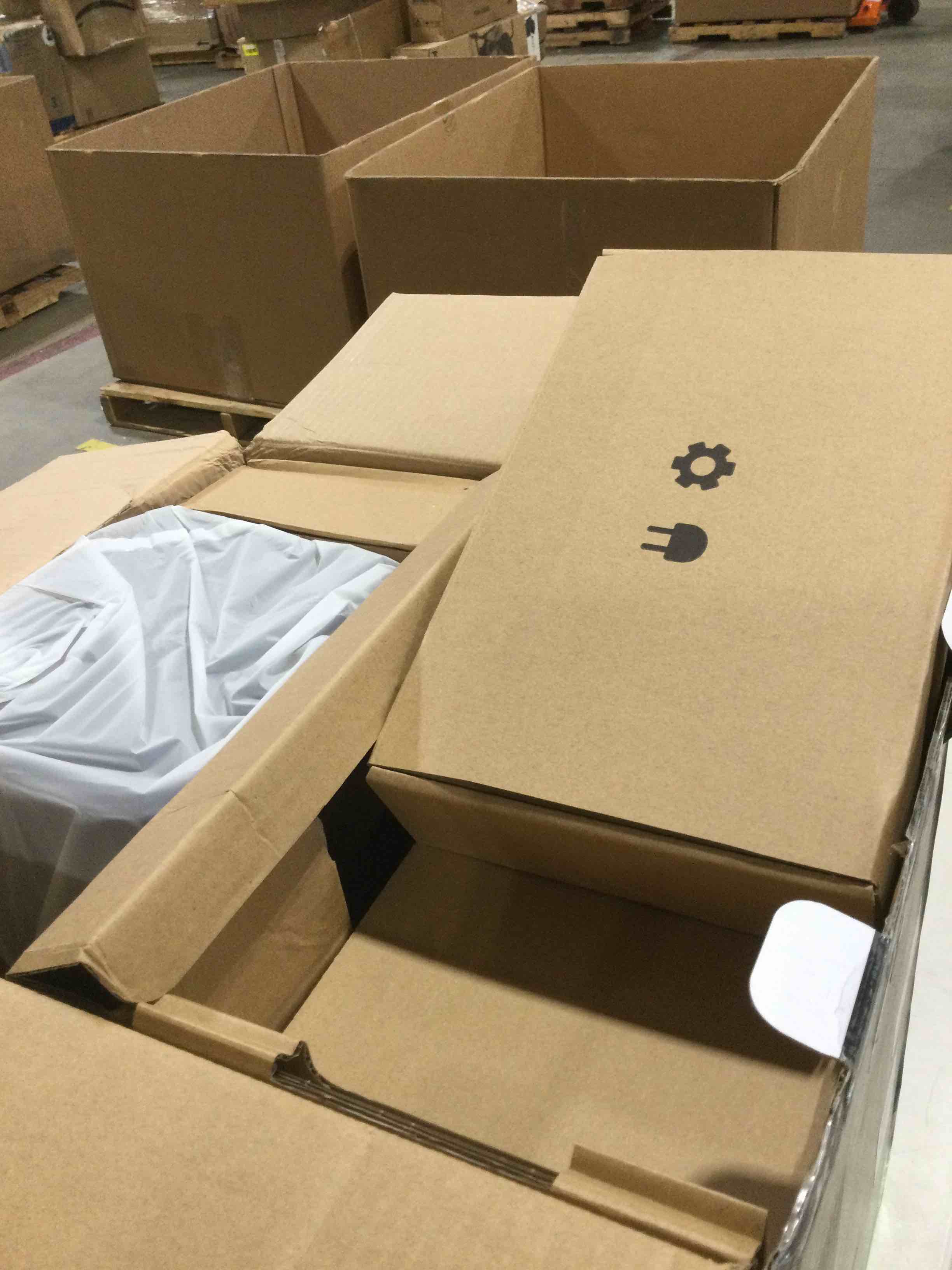 https://s3.amazonaws.com/lotting-images-prod/bidfta/GRN6632029_1726583218432.jpeg