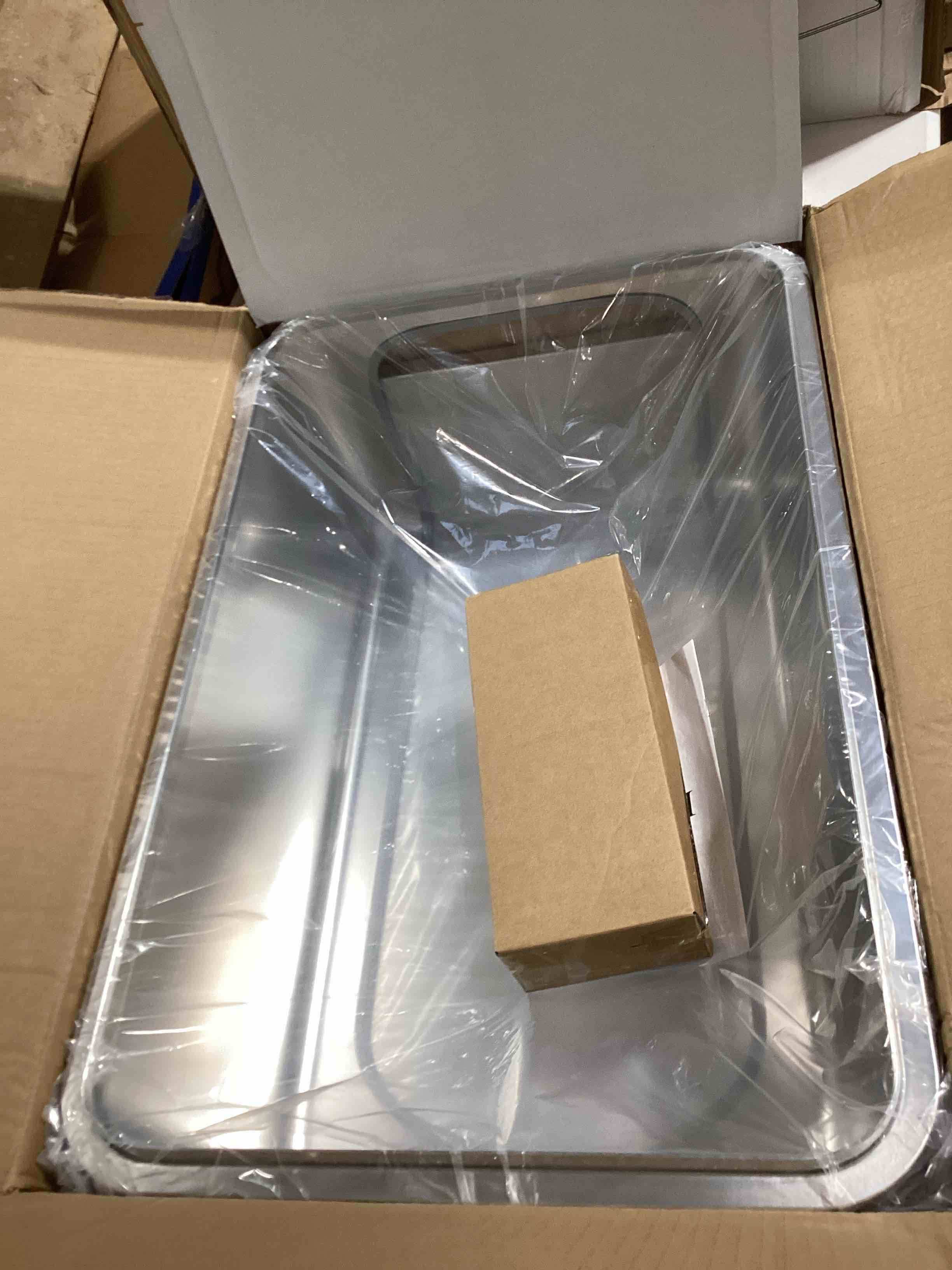 https://s3.amazonaws.com/lotting-images-prod/bidfta/GRN6638049_1727093560358.jpeg