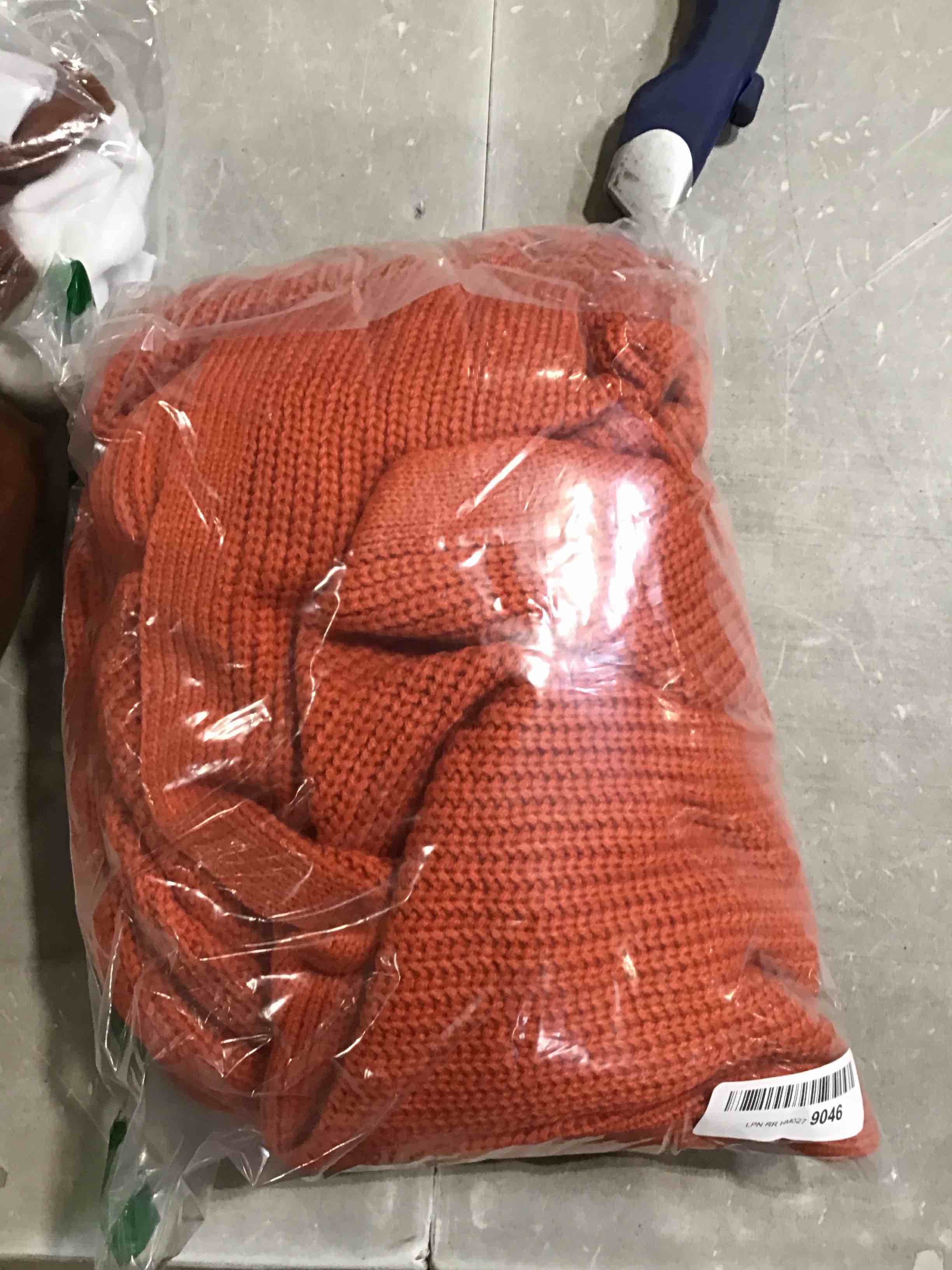 https://s3.amazonaws.com/lotting-images-prod/bidfta/GRN6641883_1727877250740.jpeg