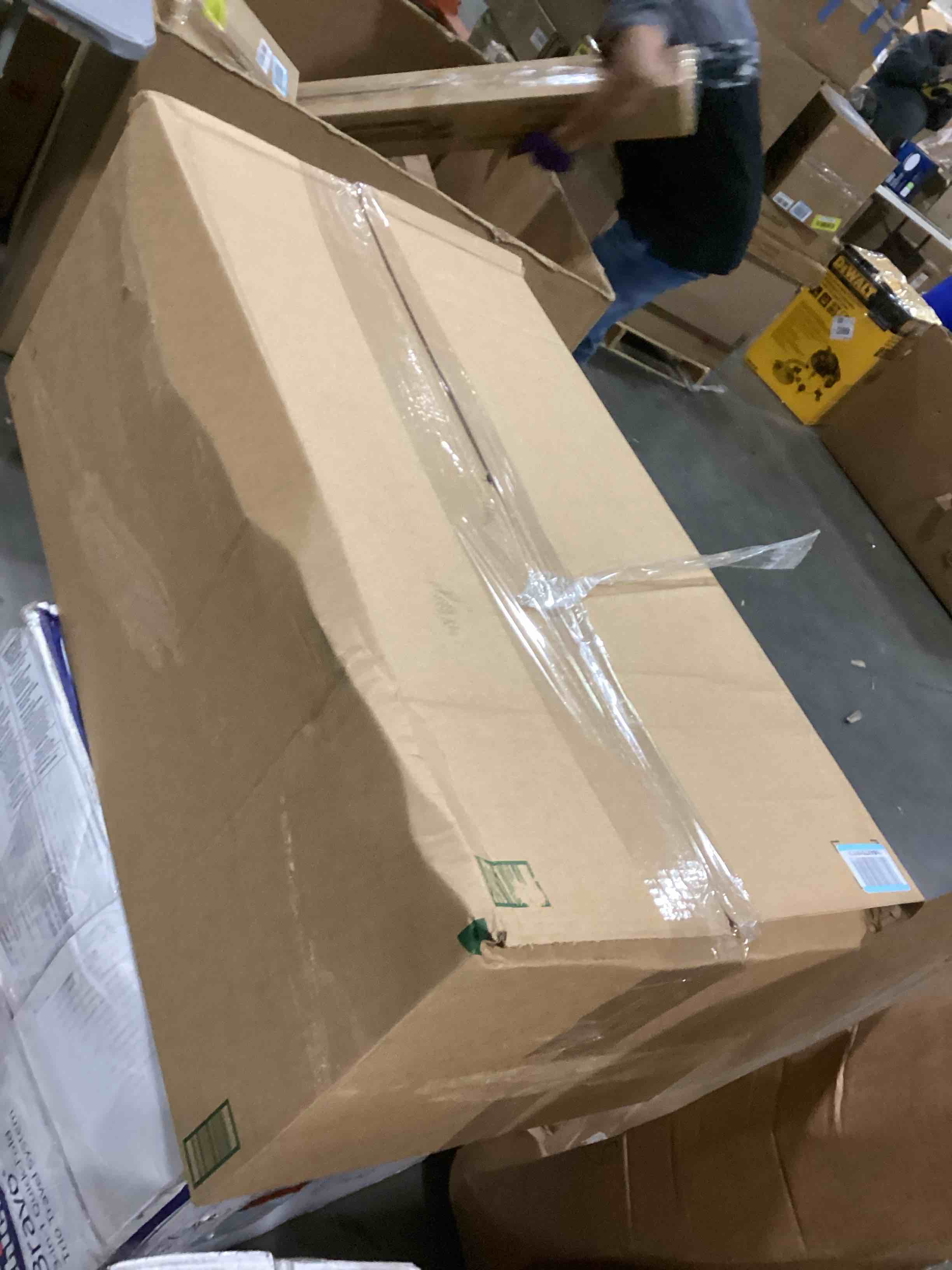 https://s3.amazonaws.com/lotting-images-prod/bidfta/GRN6657326_1733169650091.jpeg