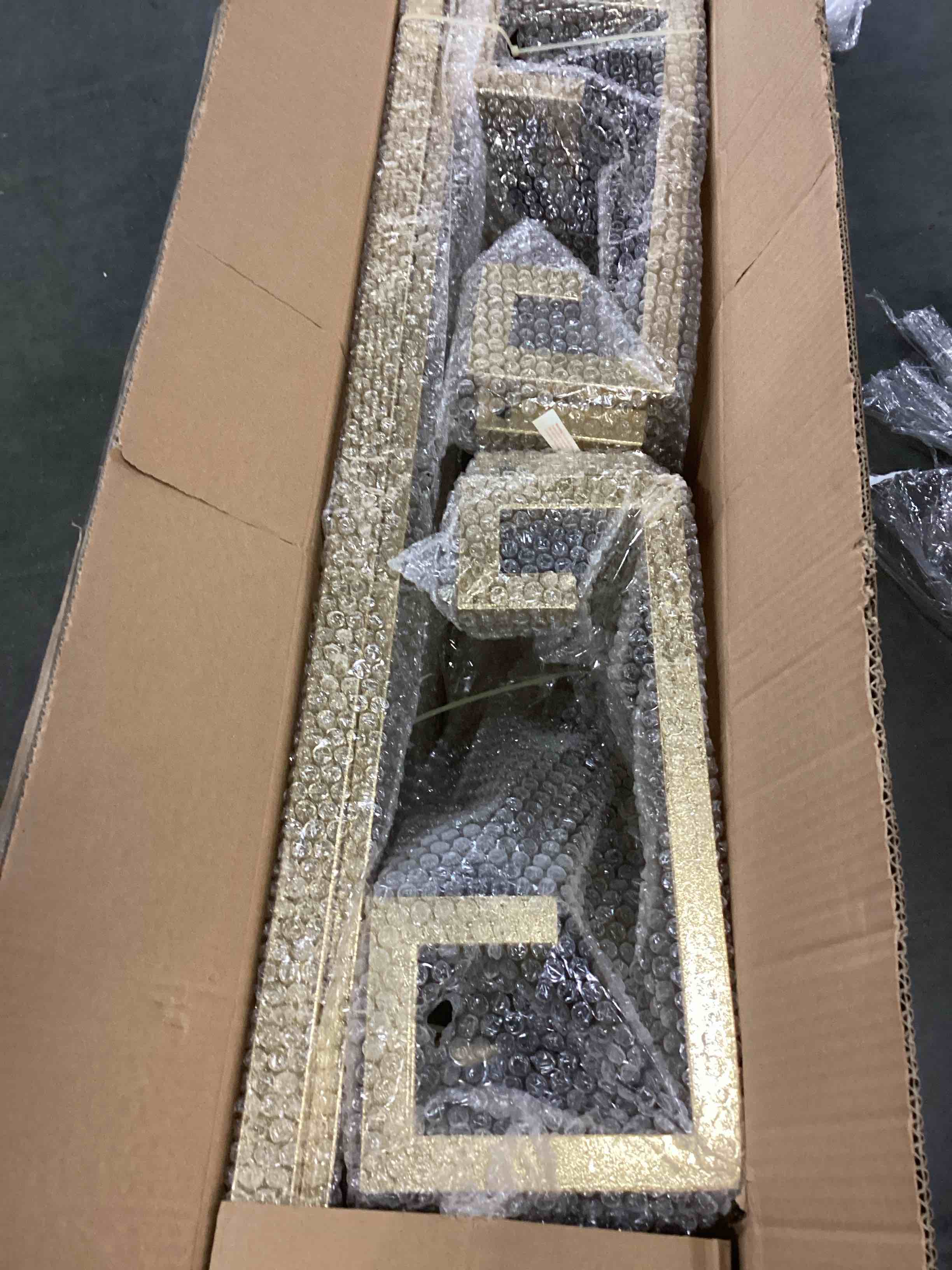 https://s3.amazonaws.com/lotting-images-prod/bidfta/GRN6660137_1735046731066.jpeg