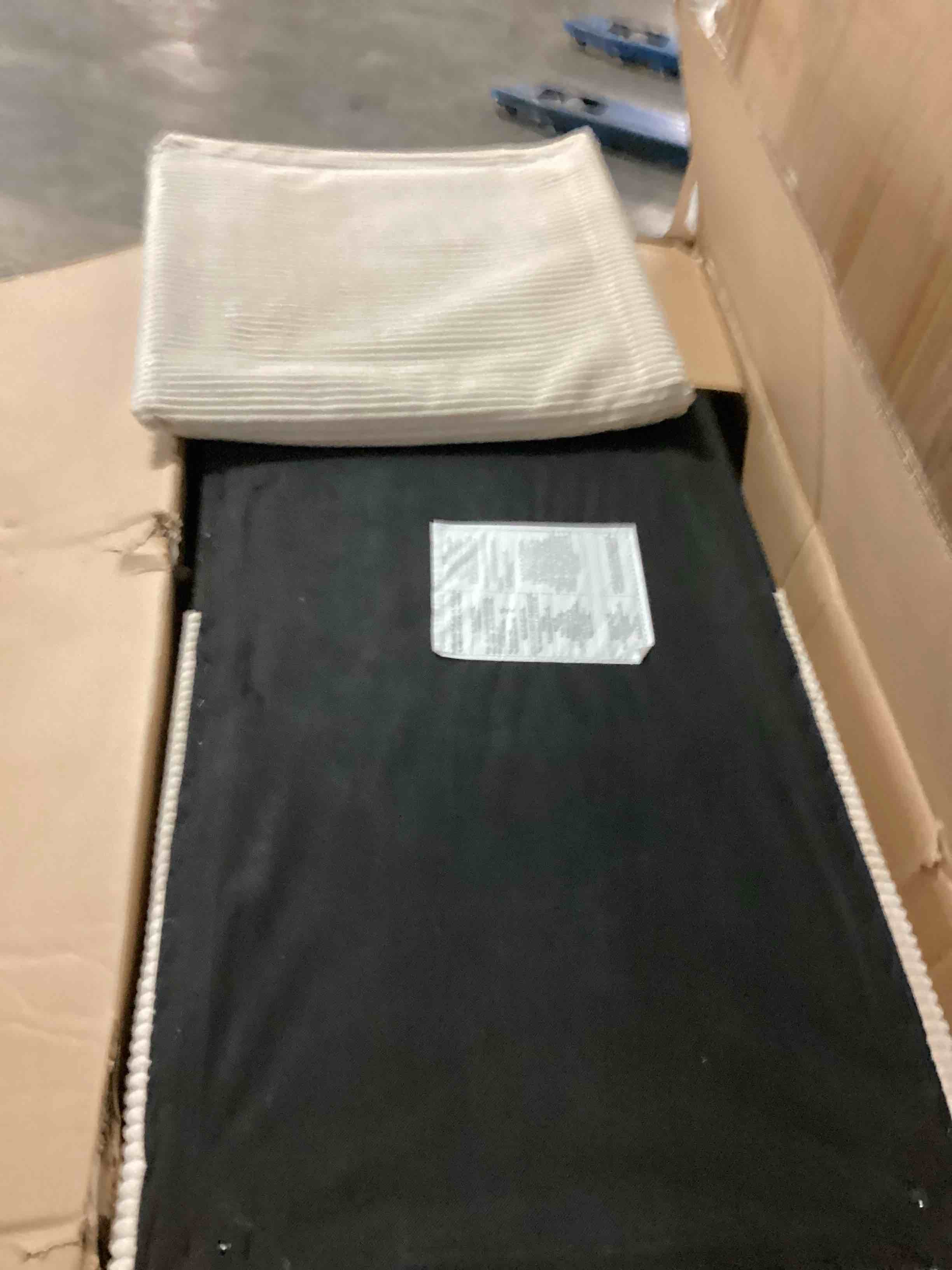 https://s3.amazonaws.com/lotting-images-prod/bidfta/GRN6664815_1734965575948.jpeg