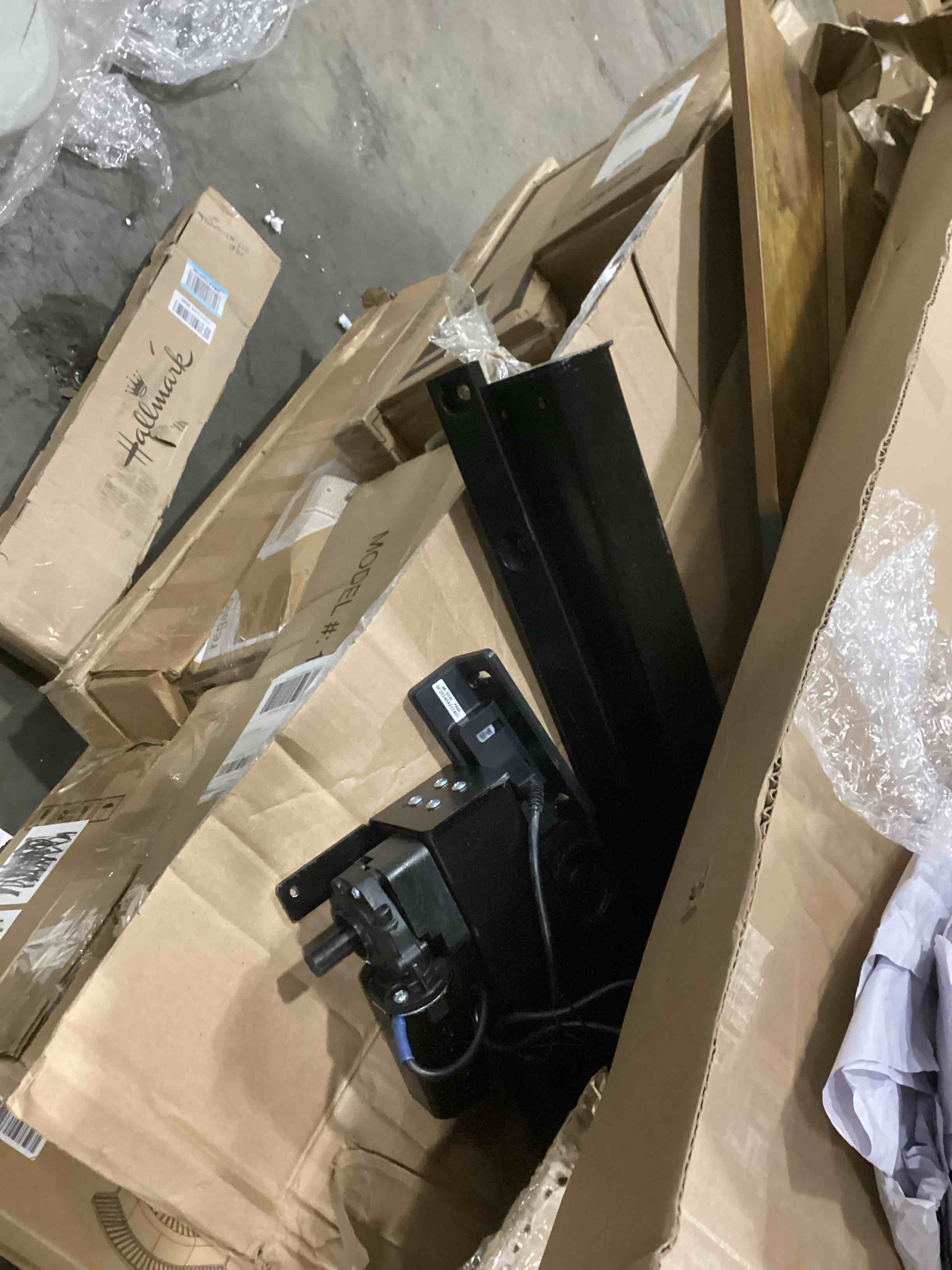 https://s3.amazonaws.com/lotting-images-prod/bidfta/GRN6665246_1736427395958.jpeg