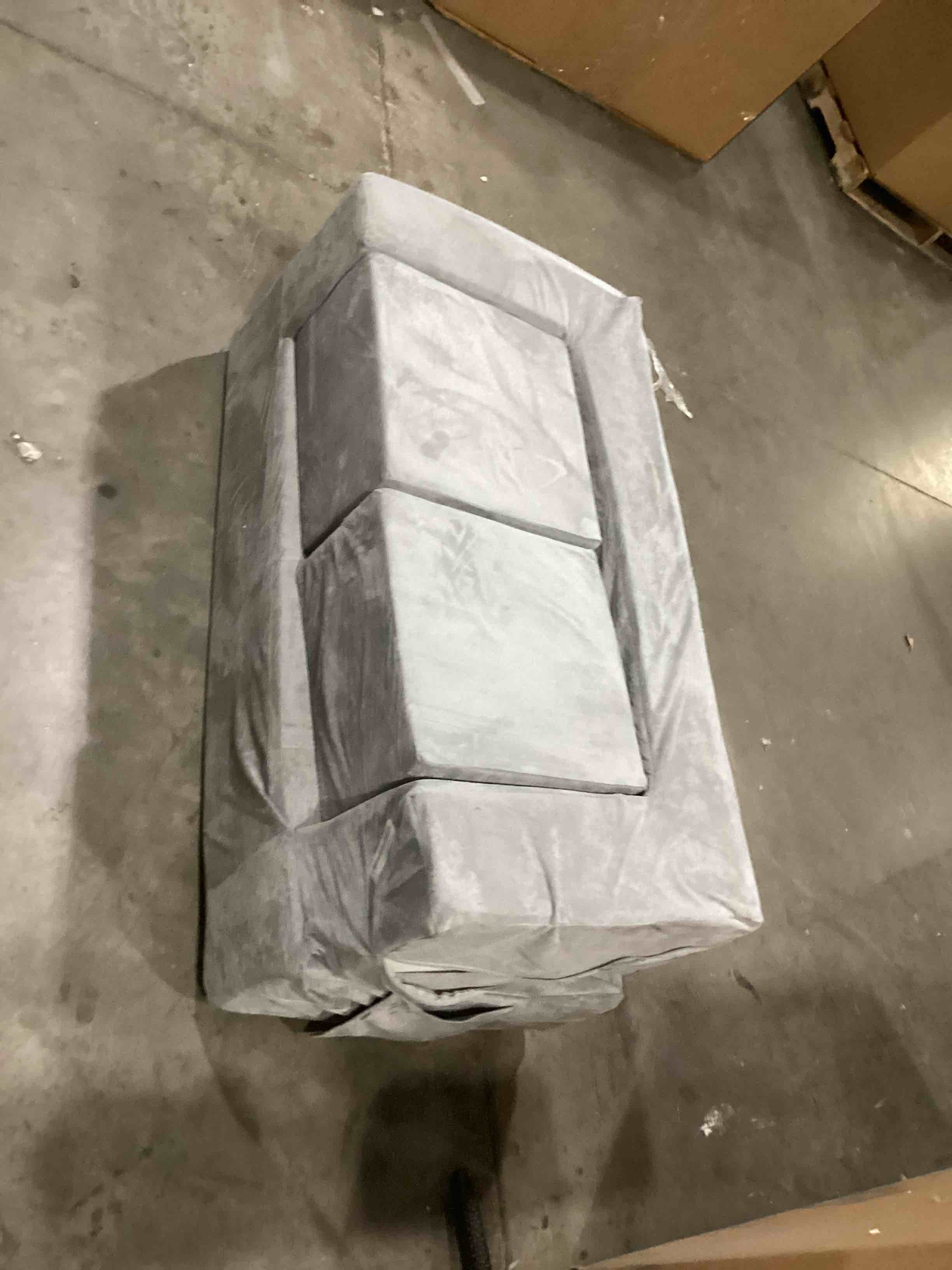 https://s3.amazonaws.com/lotting-images-prod/bidfta/GRN6665380_1736512136965.jpeg