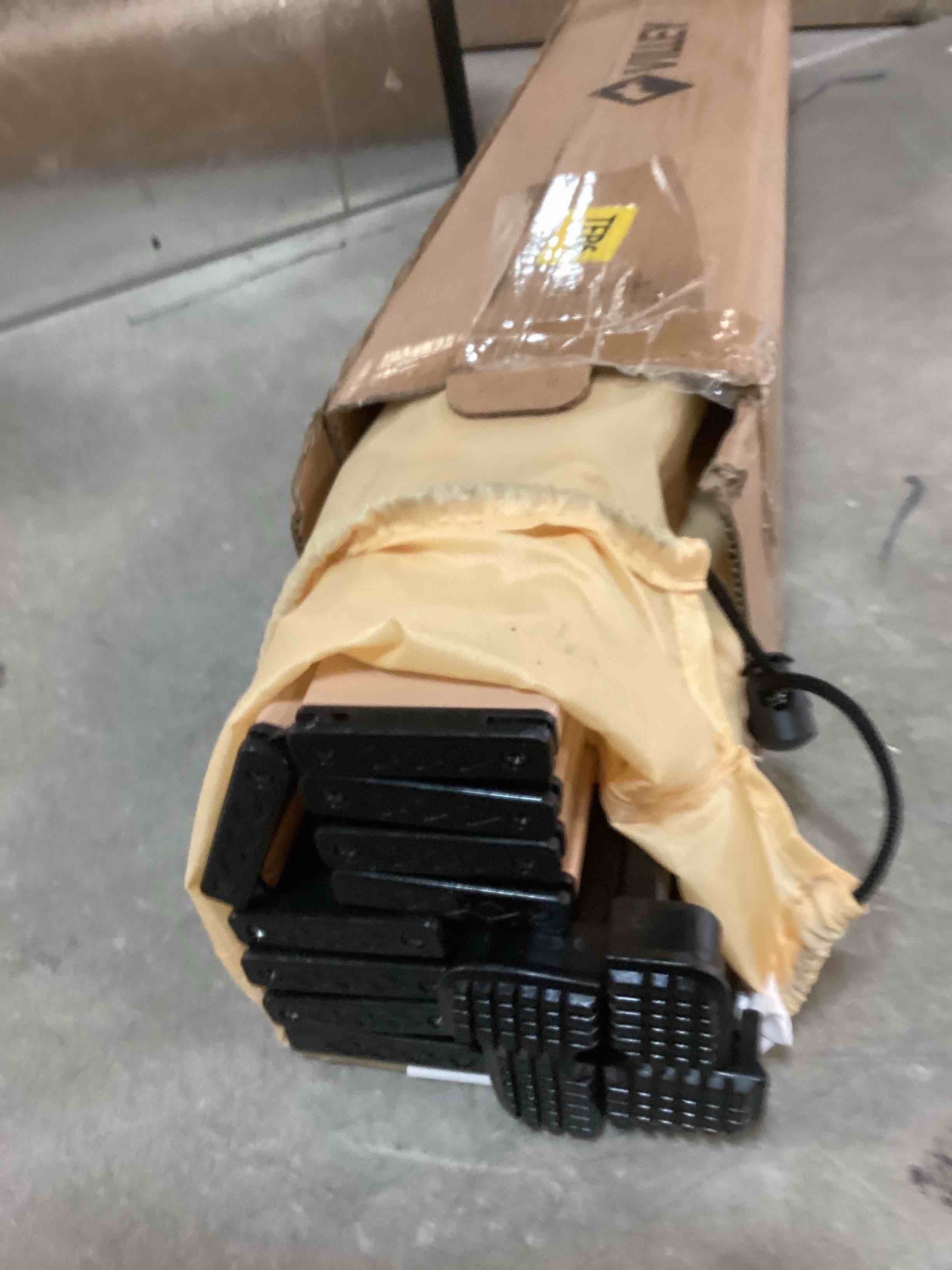 https://s3.amazonaws.com/lotting-images-prod/bidfta/GRN6668993_1722546913655.jpeg