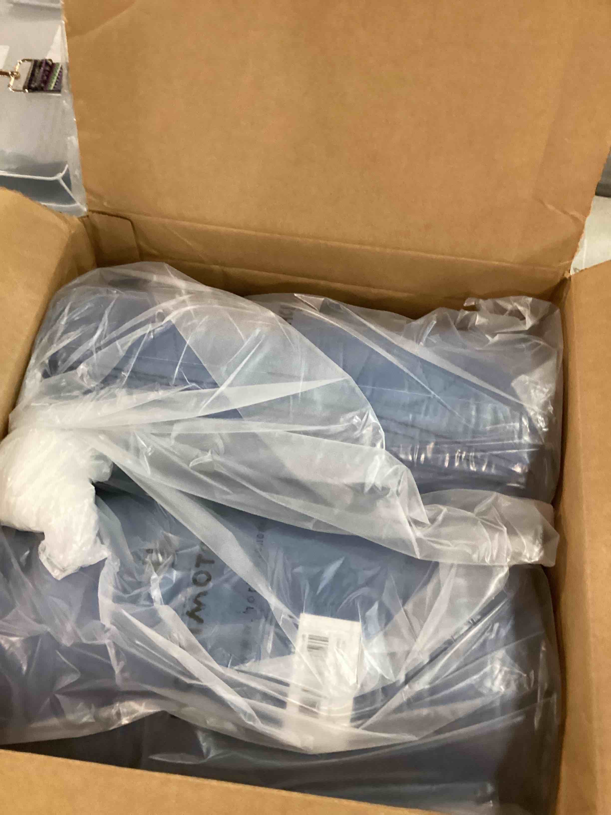 https://s3.amazonaws.com/lotting-images-prod/bidfta/GRN6669116_1722659463921.jpeg