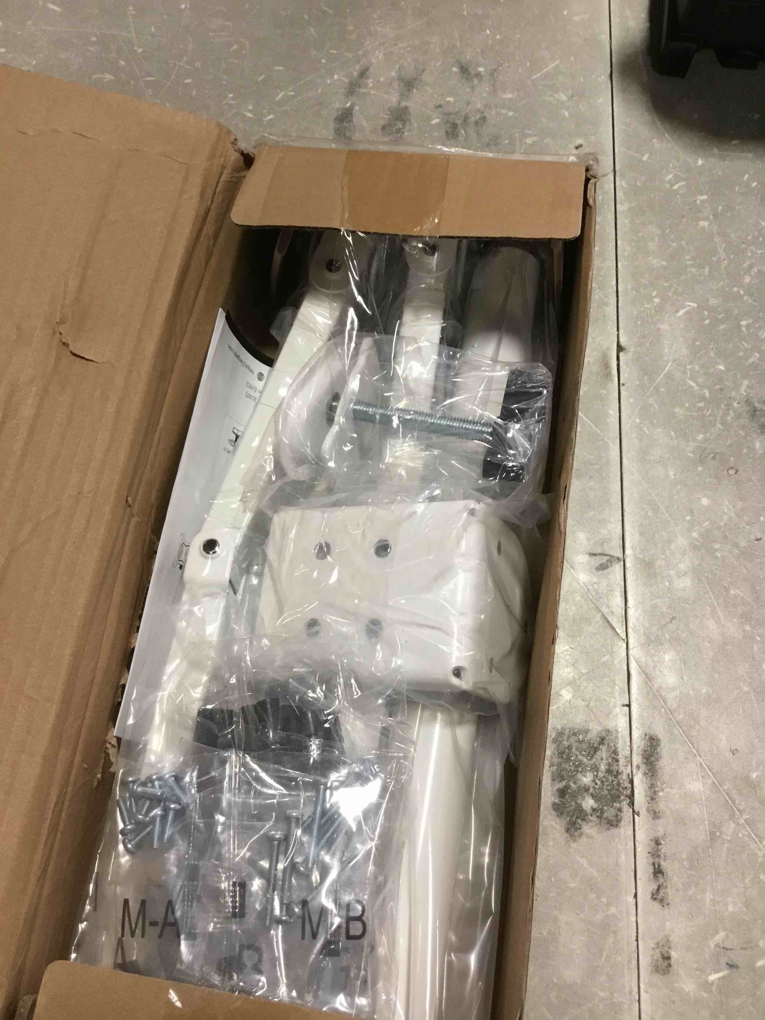 https://s3.amazonaws.com/lotting-images-prod/bidfta/GRN6679062_1722369623030.jpeg