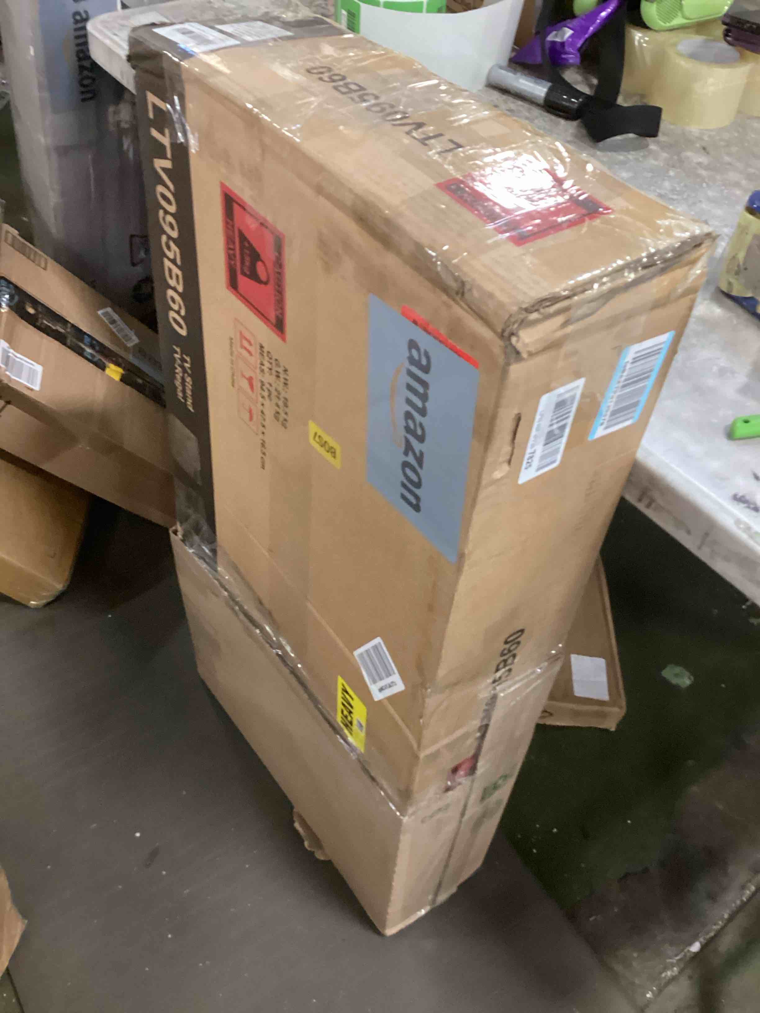 https://s3.amazonaws.com/lotting-images-prod/bidfta/GRN6680228_1719487075838.jpeg